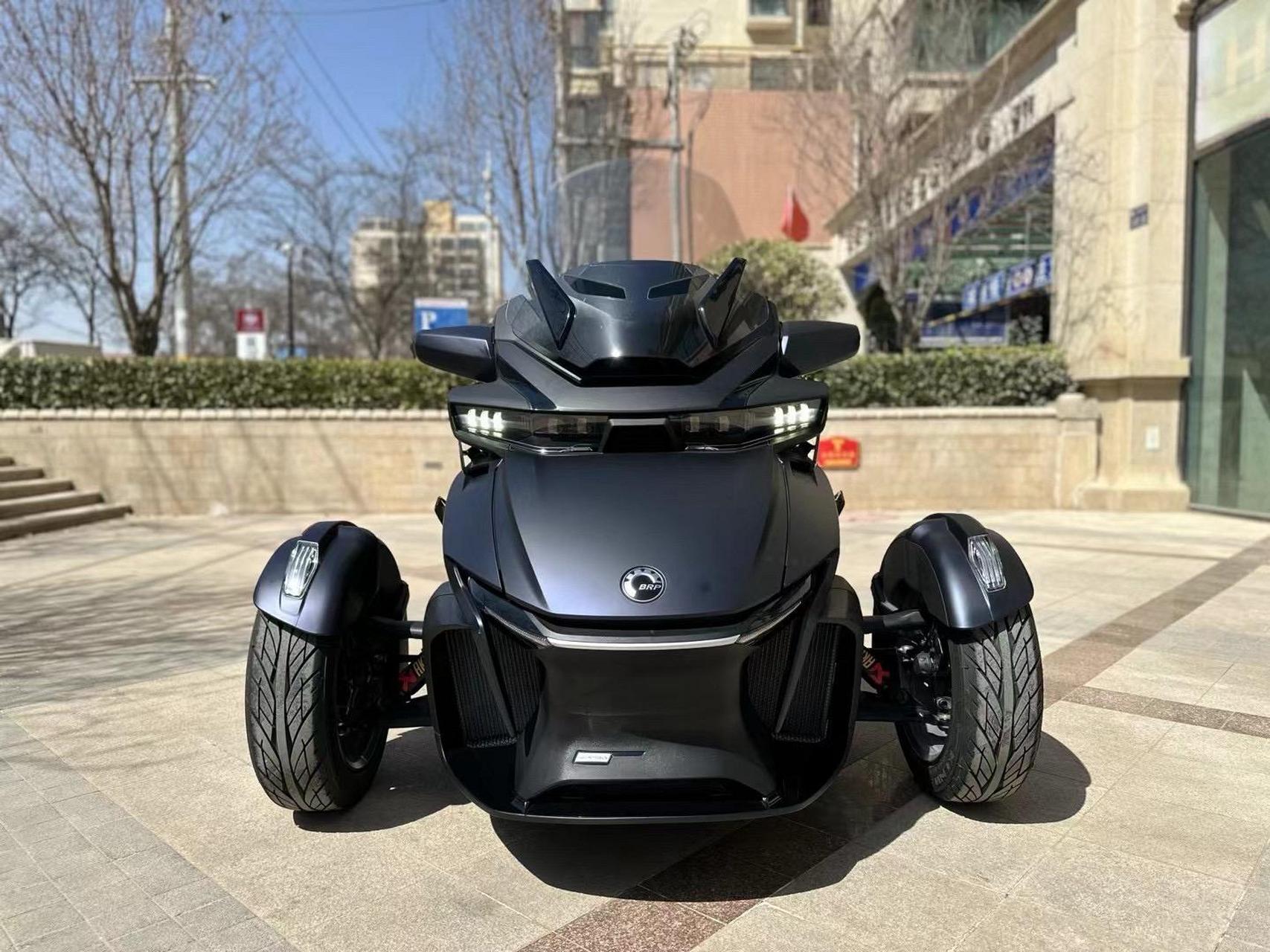 超酷炫超好骑的三轮摩托车你见过吗?来自加拿大的品牌庞巴迪