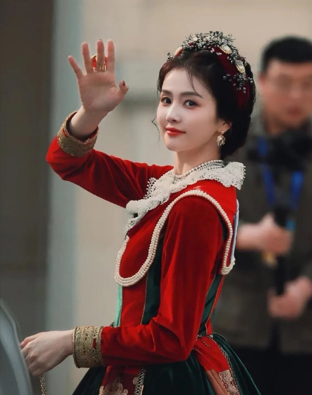 《奔跑吧》变装特辑,白鹿化身王妃,宋雨琦成为公主,关晓彤穿上女仆装!