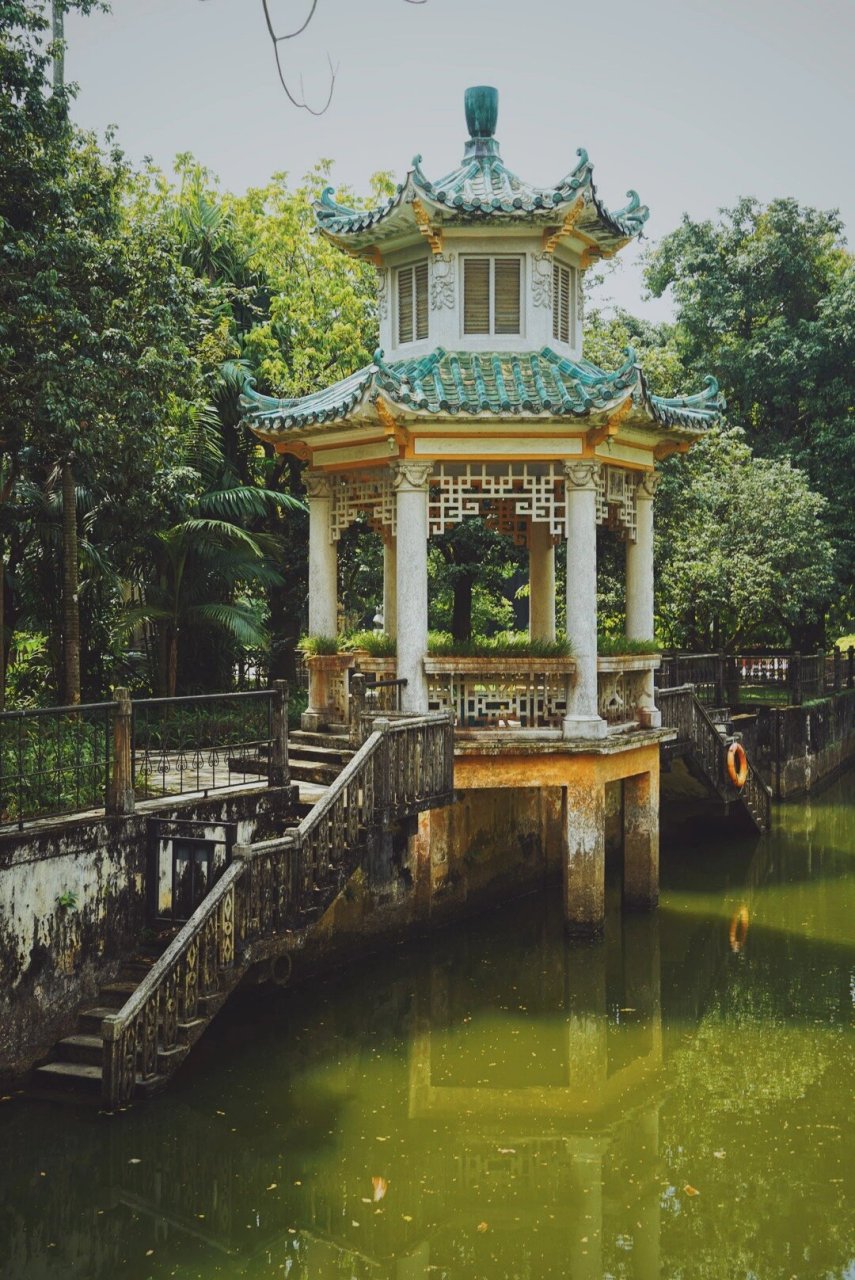 立园糅合了江南园林的韵味与欧美建筑的西洋情调,透过这个园林,仿佛