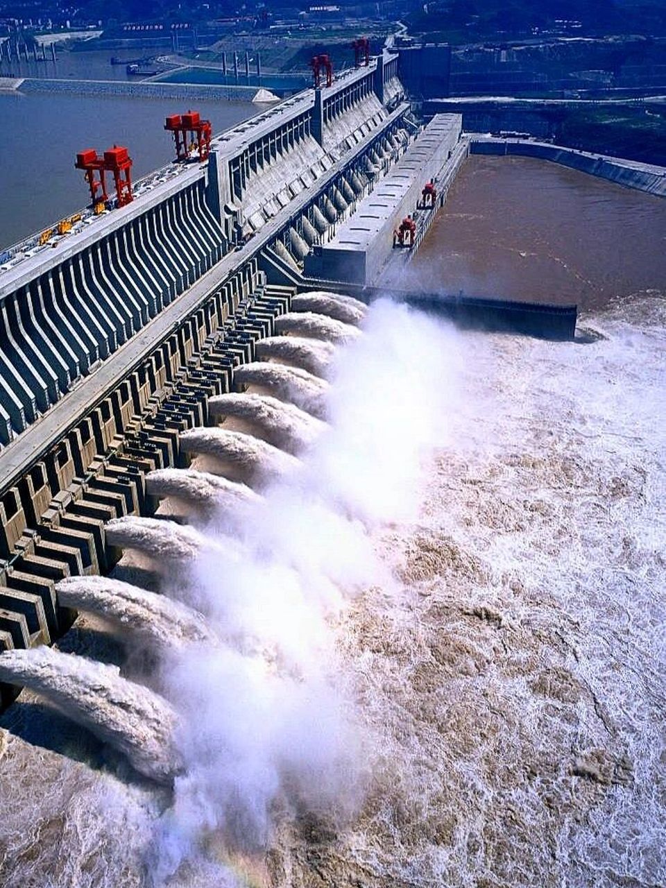 三峡大坝是一个世界奇迹,它在世界水利枢纽工程五最之中占据两个位置