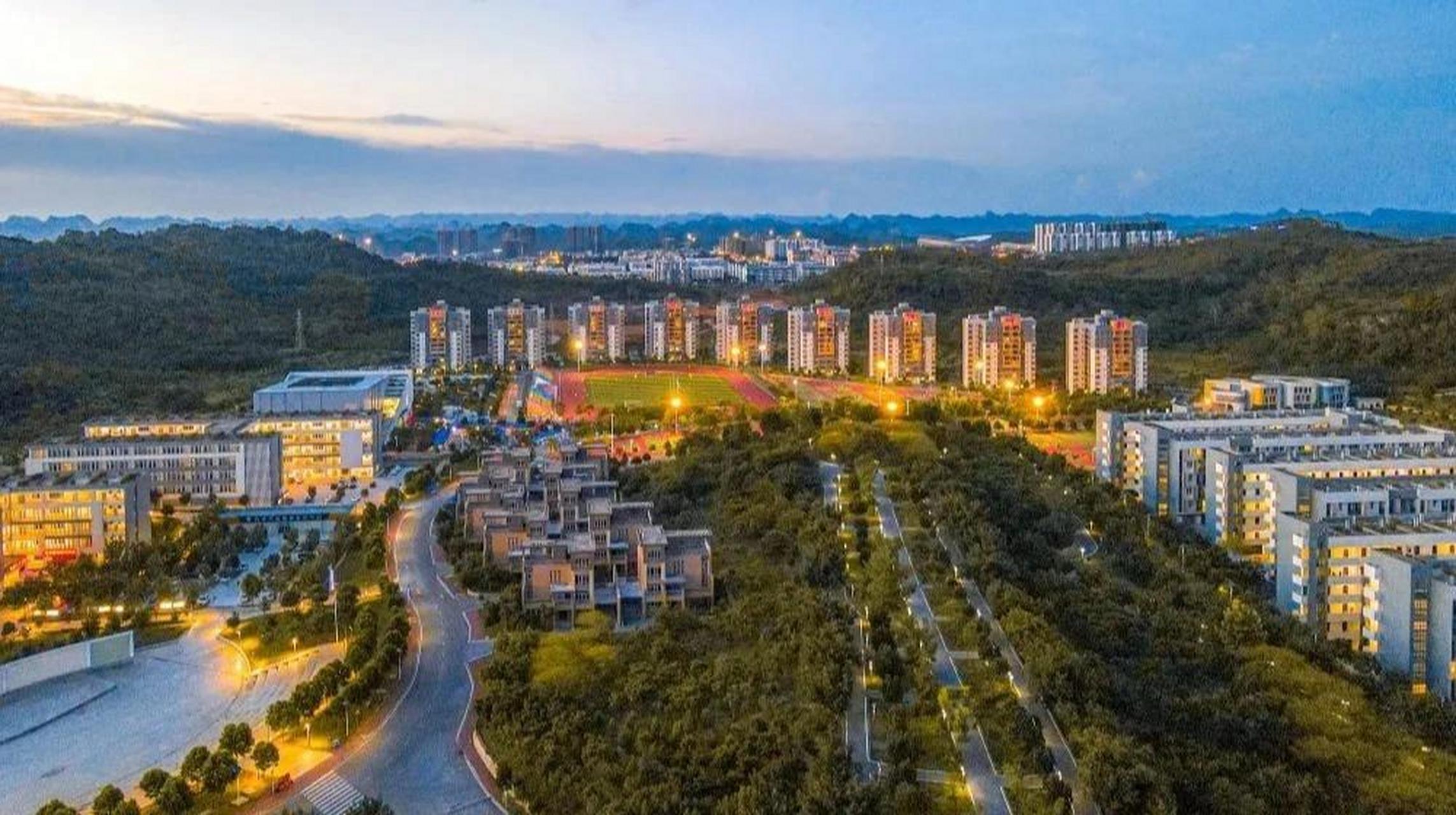 广西城市职业大学(本科院校)      需要报名咨询学长!