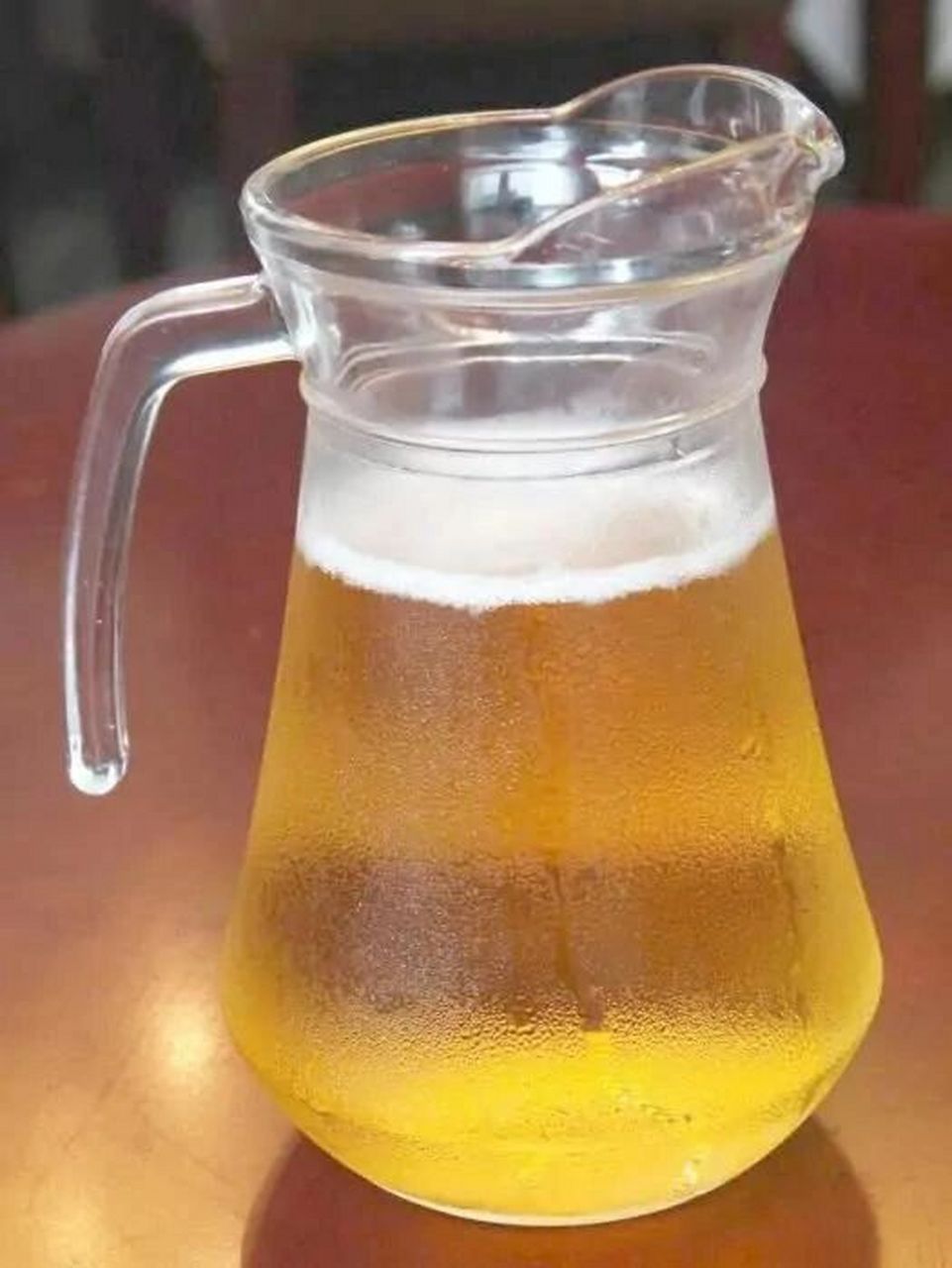 一扎啤酒大概有2瓶.