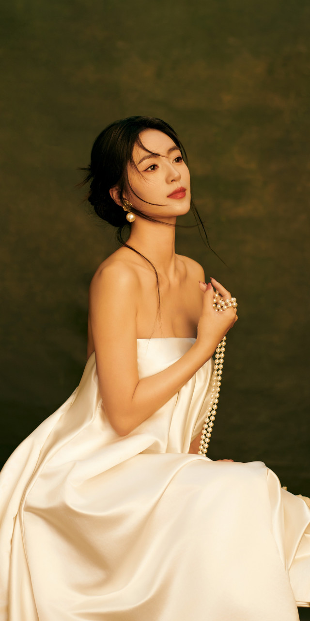 演员尹航写真壁纸,代表作《穆桂英挂帅》,心存希冀,沐光而行.
