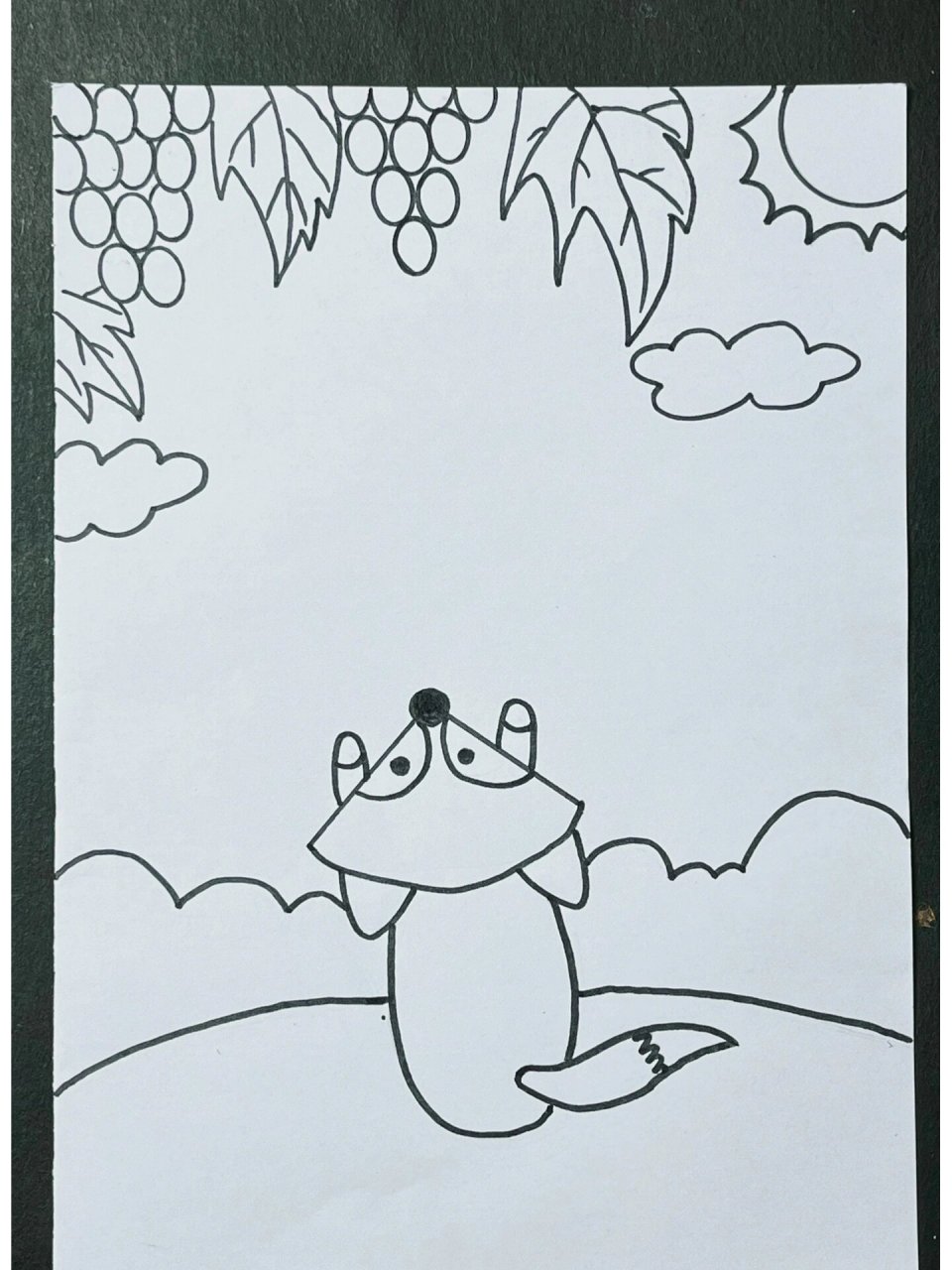 狐狸与葡萄 今天我们来用简笔画的方式来狐狸与葡萄的寓言故事吧