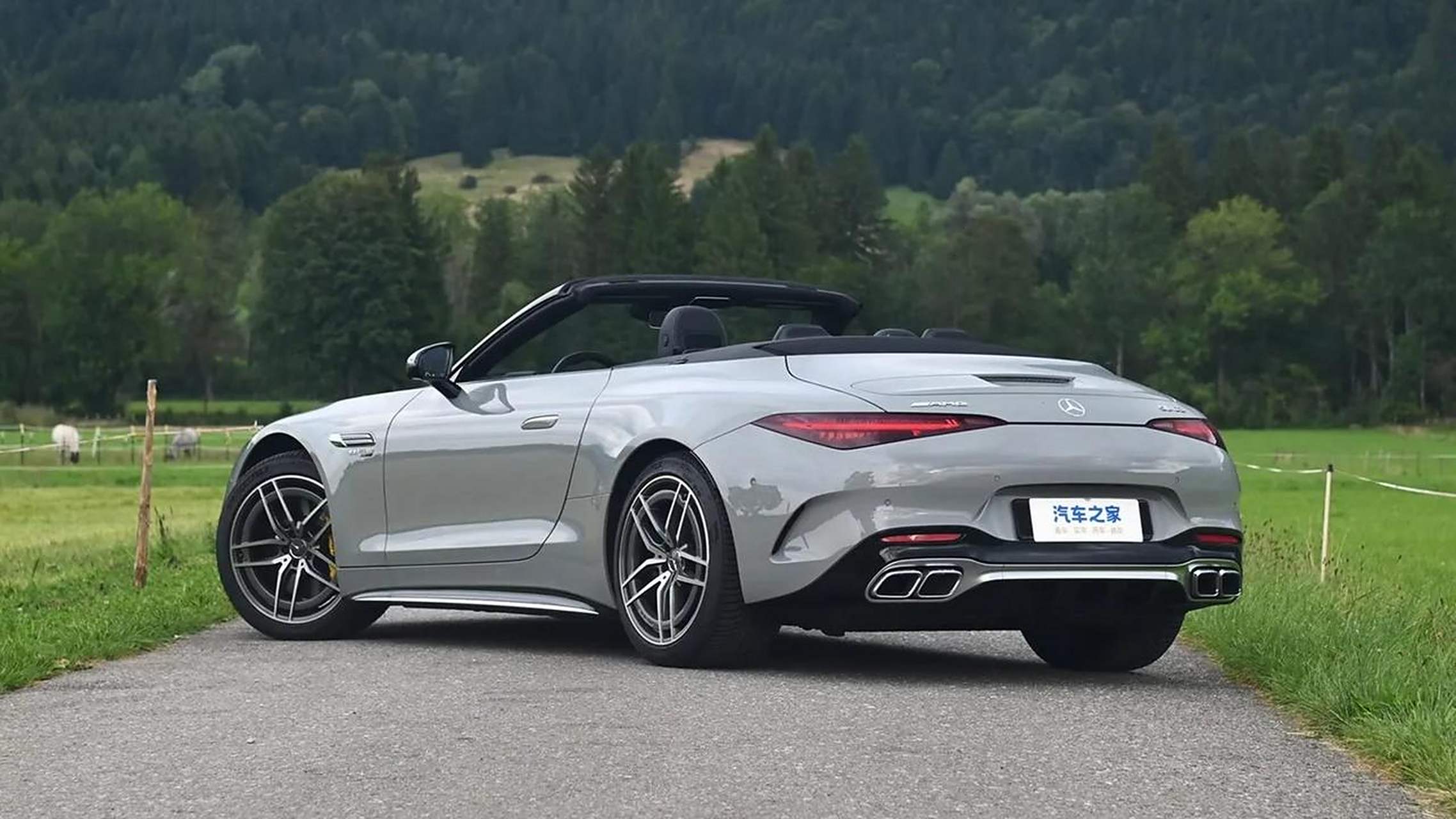 奔驰amg-sl63全新亮相,4.0t,585匹马力,v8,9挡湿式双离合.