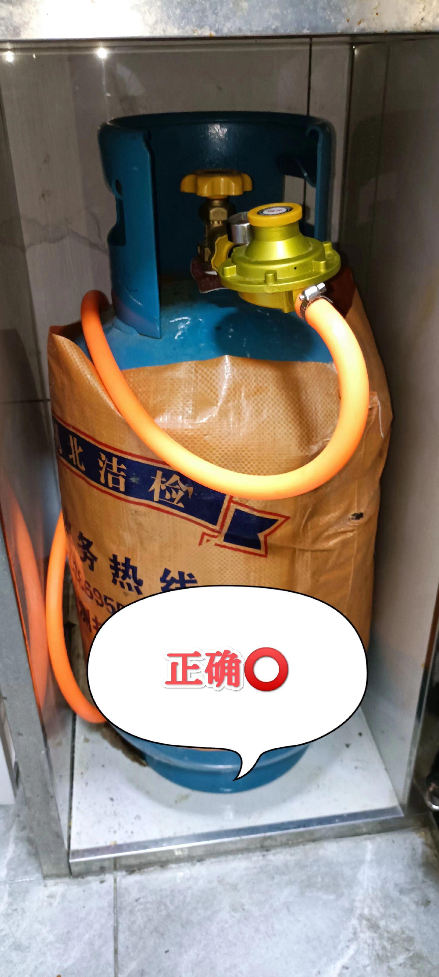 钢瓶要直立放置,切勿卧放或倒放