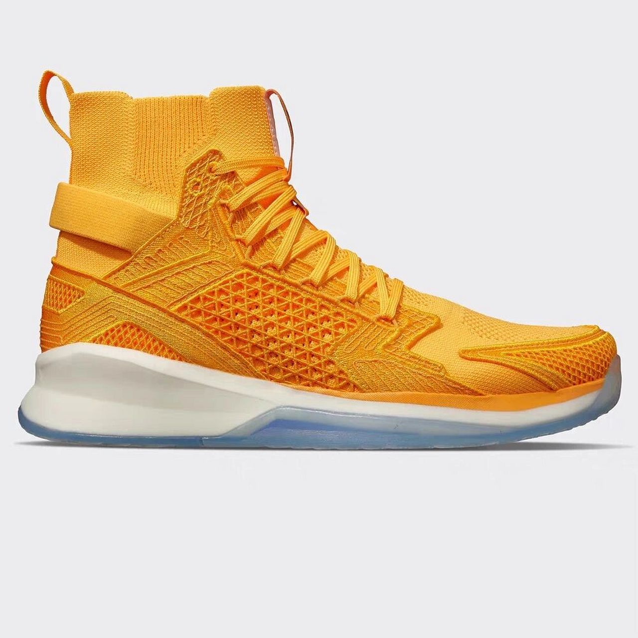 千呼万唤始出来的apl概念x篮球鞋终于来了 全掌碳板 前掌弹射装置里十