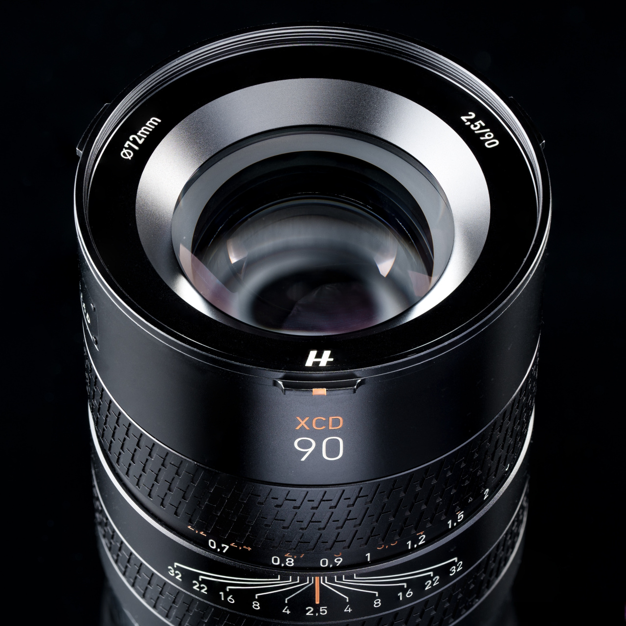 哈苏907x&cfv 100c开箱上手,100c后背造型上和50区别不大,907x本体很