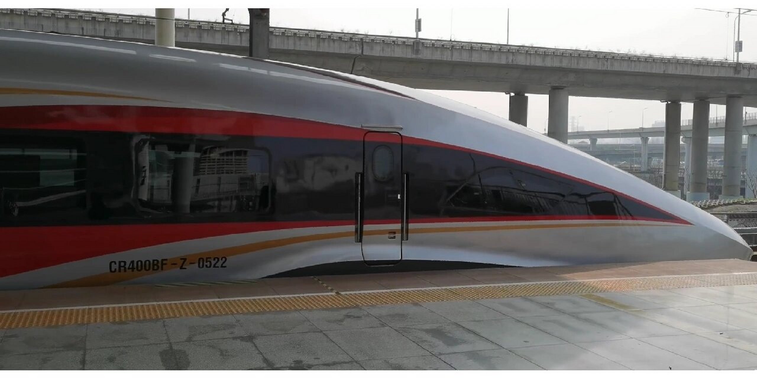 复兴号智能动车组龙凤呈祥实拍     今天给大家带来一场复兴号cr400bf