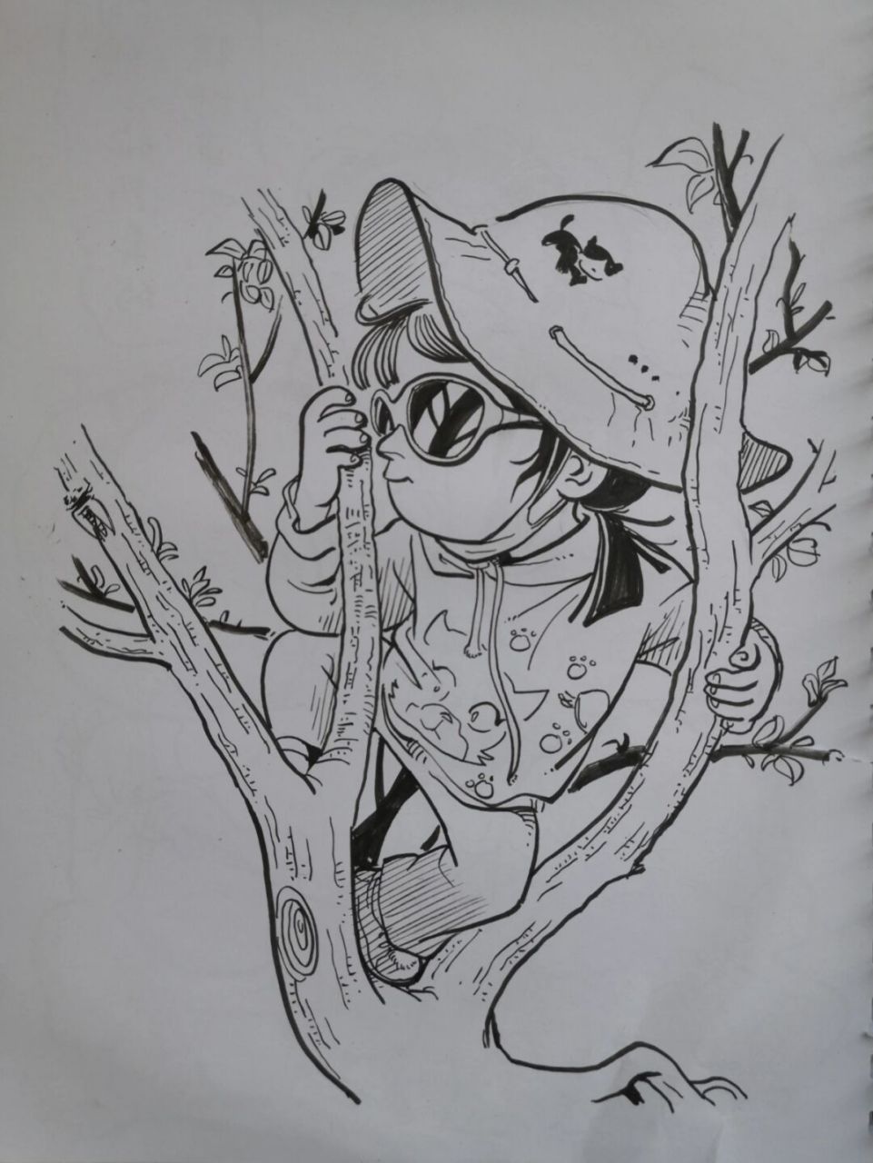 画了一个爬树小孩～ 纯纸绘.不是电脑画的哦.#小4漫画# #原创漫画