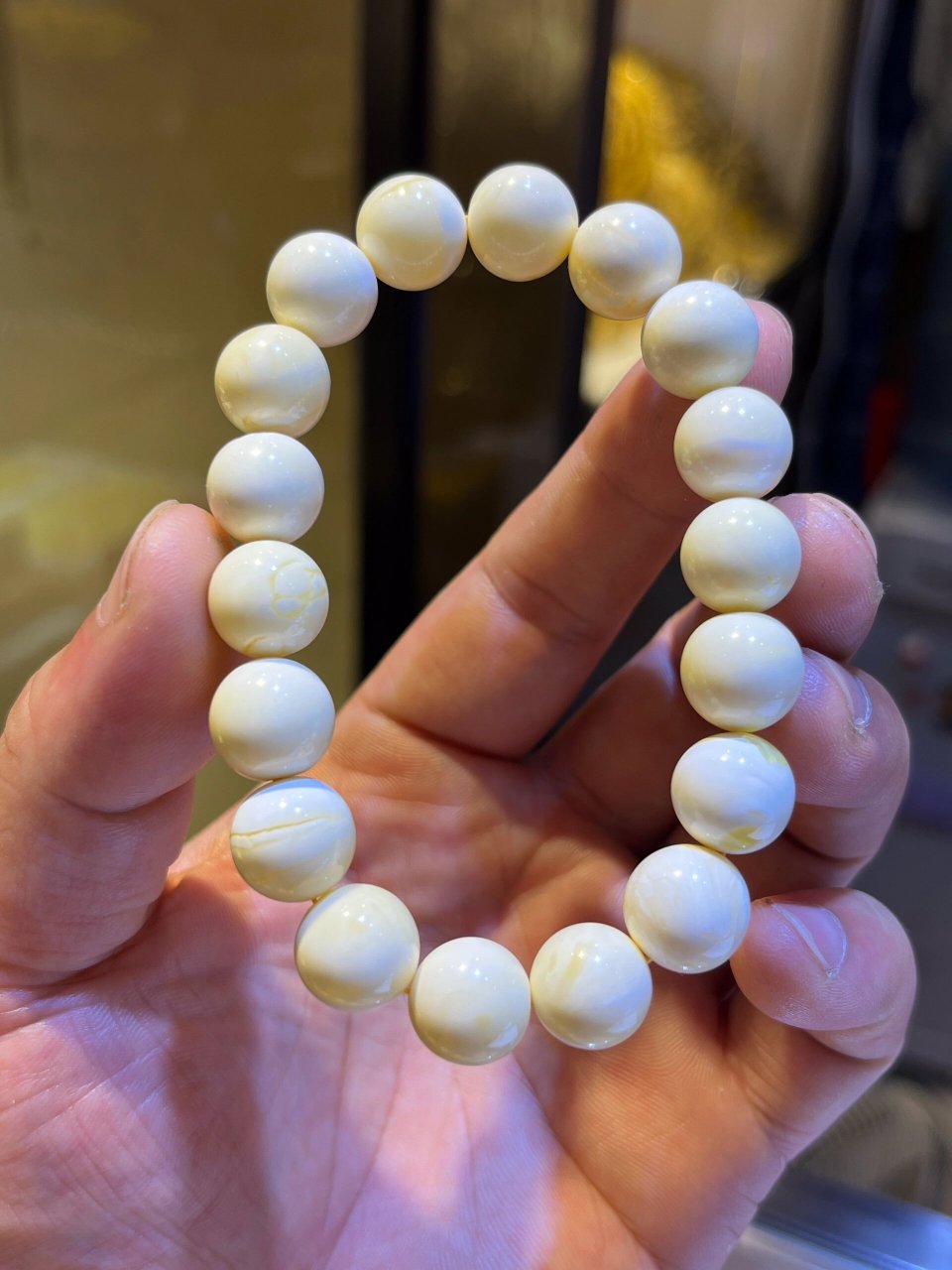 11 骨瓷白蜜蜡手串 568/克 15.