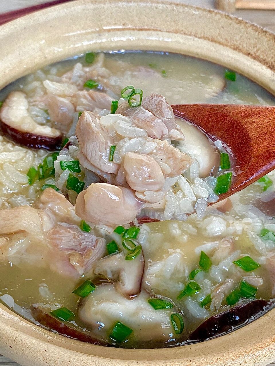 这么冷的天92煮锅暖呼呼的香菇滑鸡粥7786015 太冷了太冷了,这