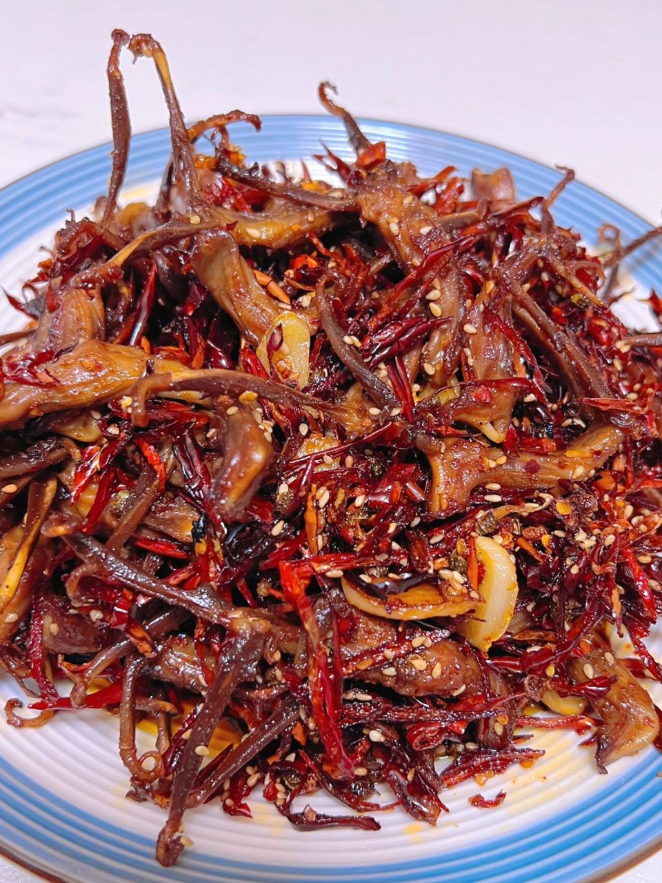 今天在家买了二斤鸭舌,做了一大锅.香辣过瘾,完全停不下来!