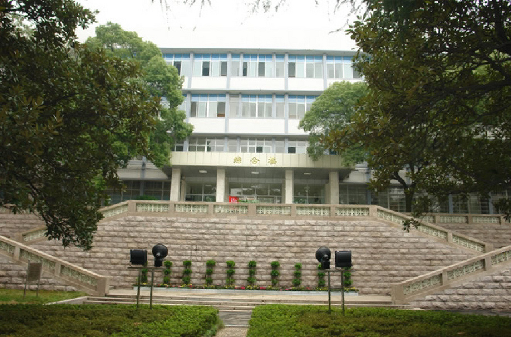 湖南中医药大学湘杏学院毕业证丢失补办流程 相关说明: 1,补办学历