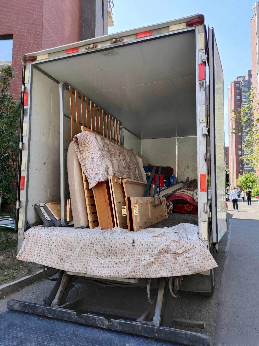 提供长春市至省内搬家至东三省搬家至全国各地搬家,专业厢式货车