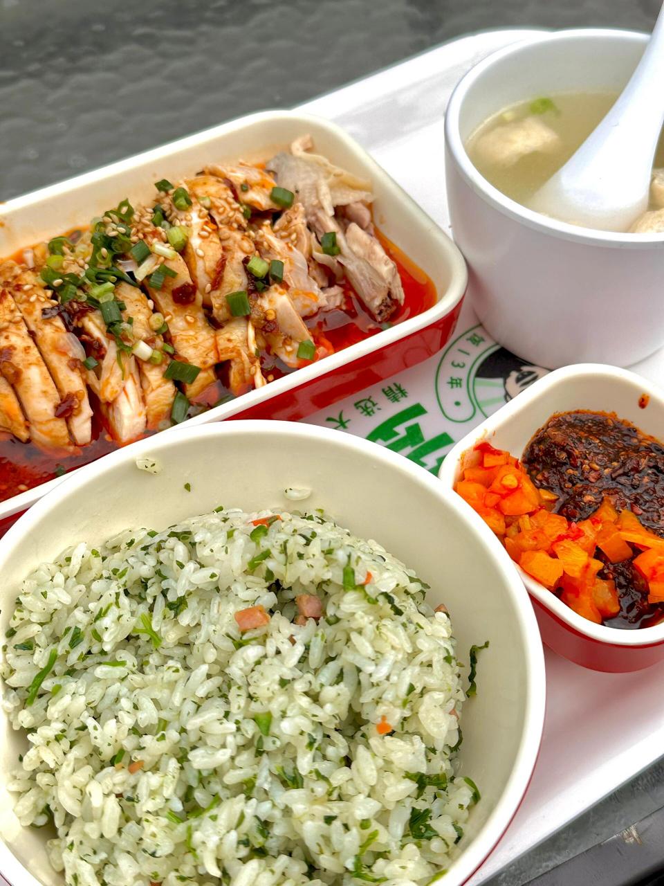 没人可以拒绝杨浦区第一名的口水鸡菜饭!