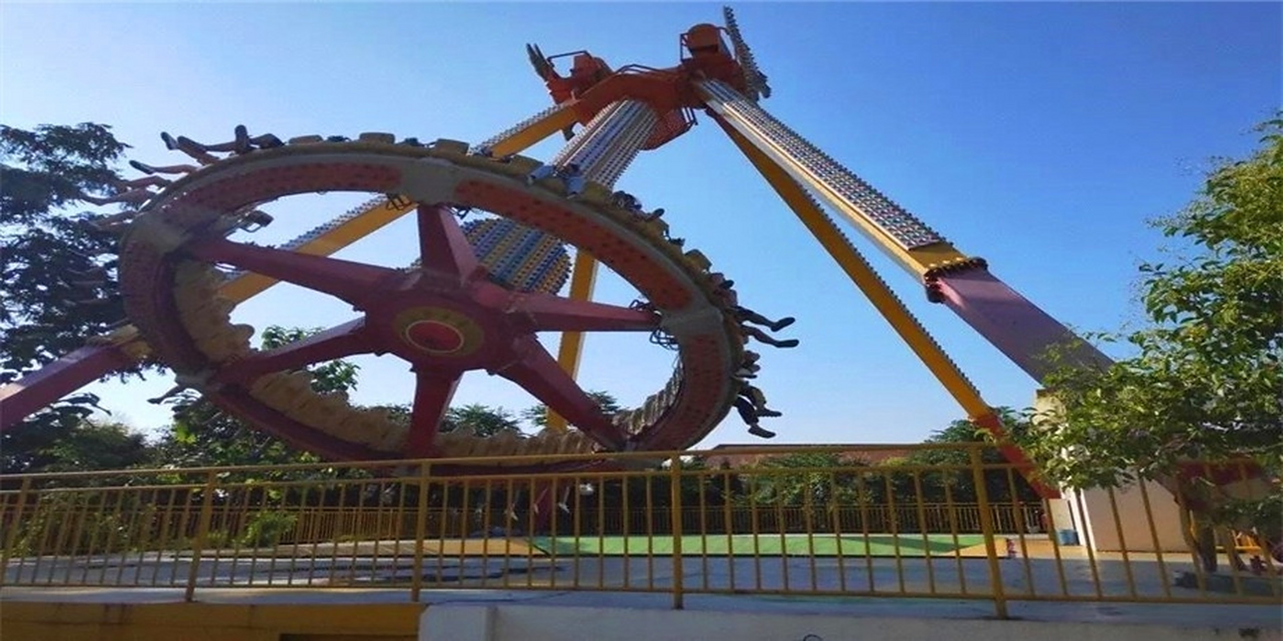 秦岭欢乐世界 激情无限,带你"嗨"翻天 1.