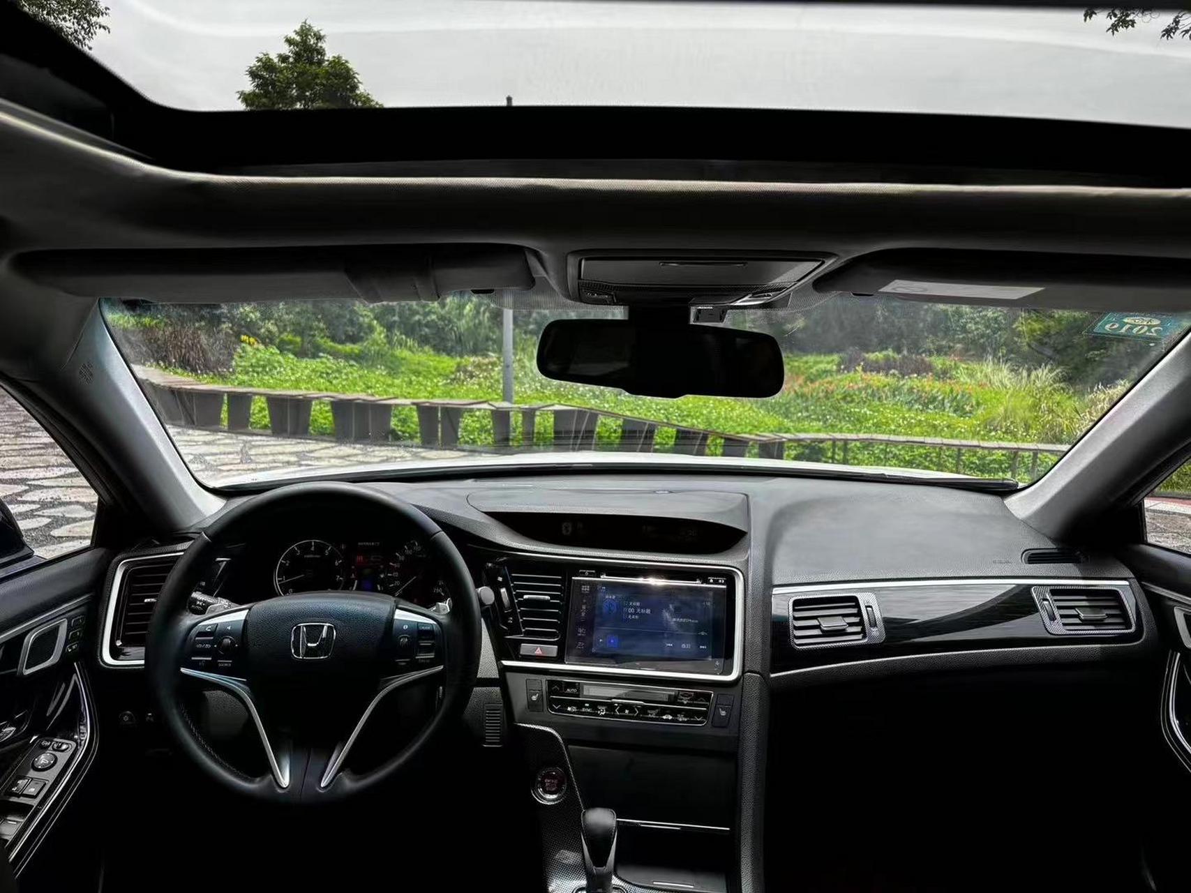 4l豪华版 8速双离合 马力208ps 动力澎湃  换挡拨片 记忆座椅 操控性