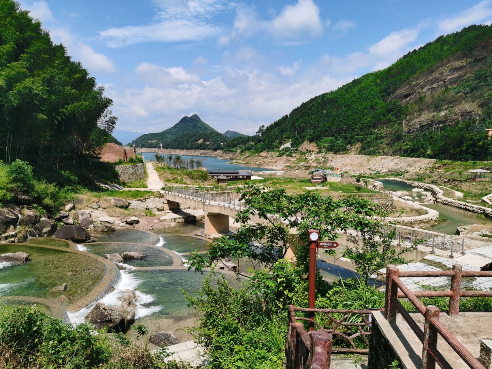 桂林资源宝鼎瀑布夏天玩水好去处 这个瀑布在资源,离县城不远,之前