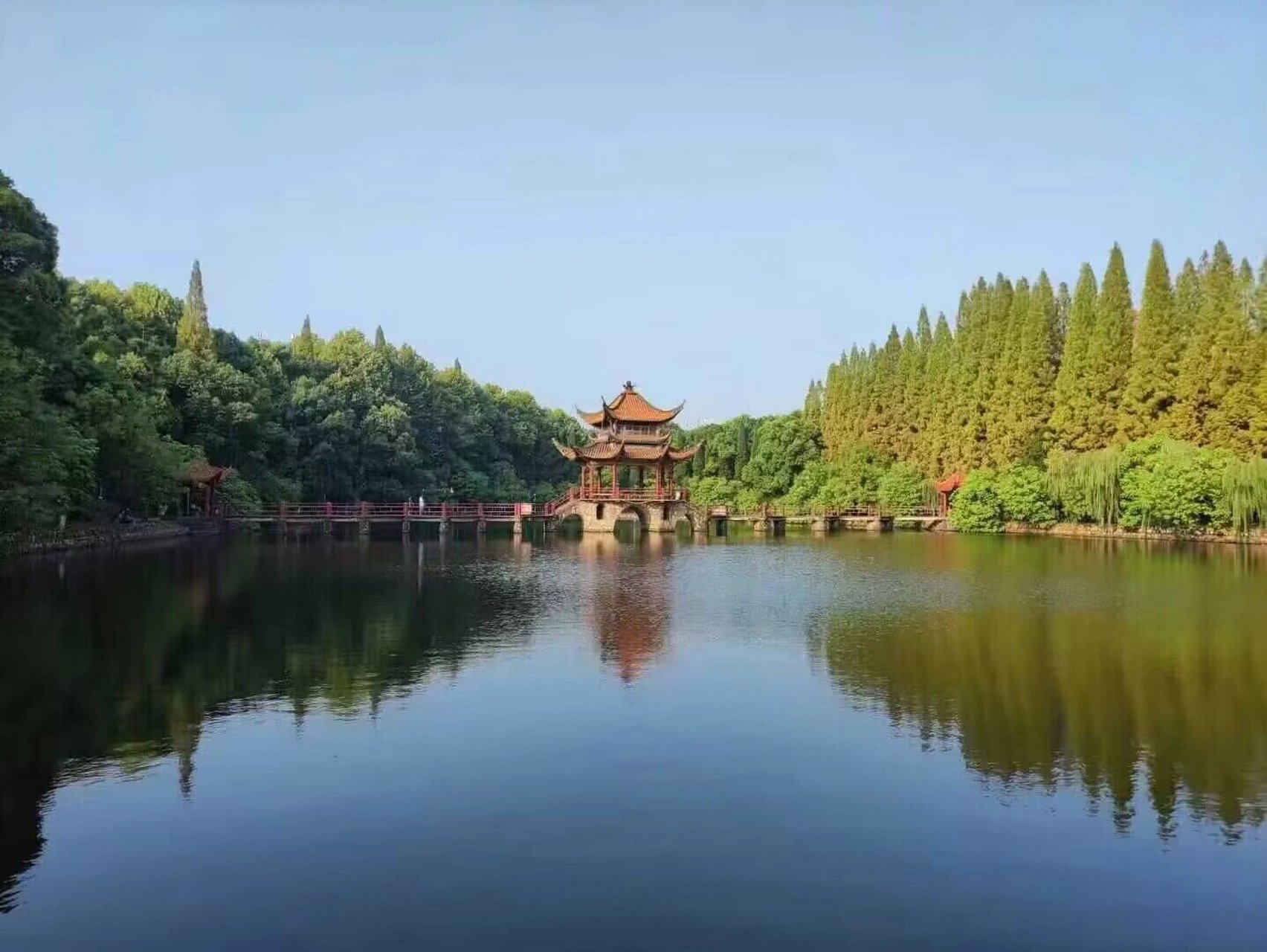 井冈山大学美景—湖心亭