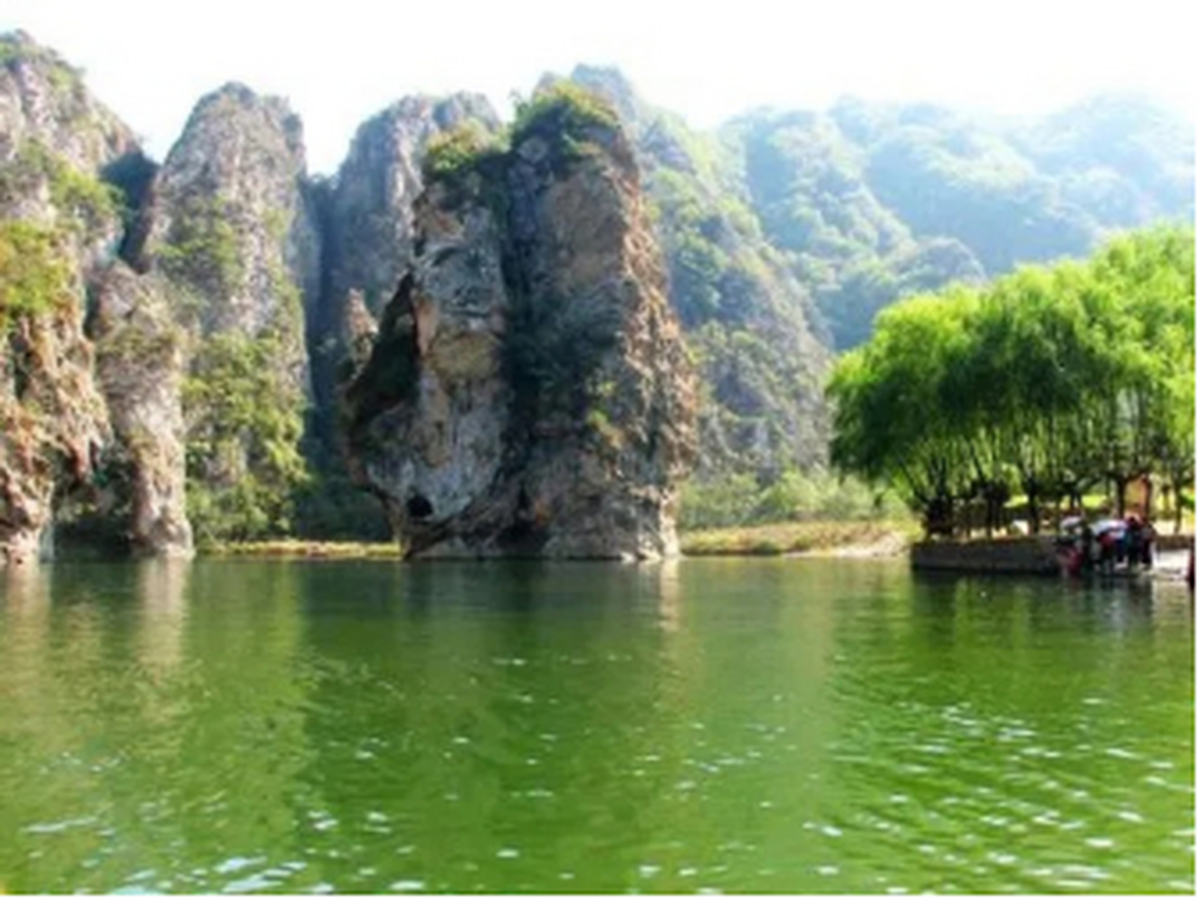 【大连冰峪沟】最热的三伏天,这里的气温也就25,26度,从小峪河里捡