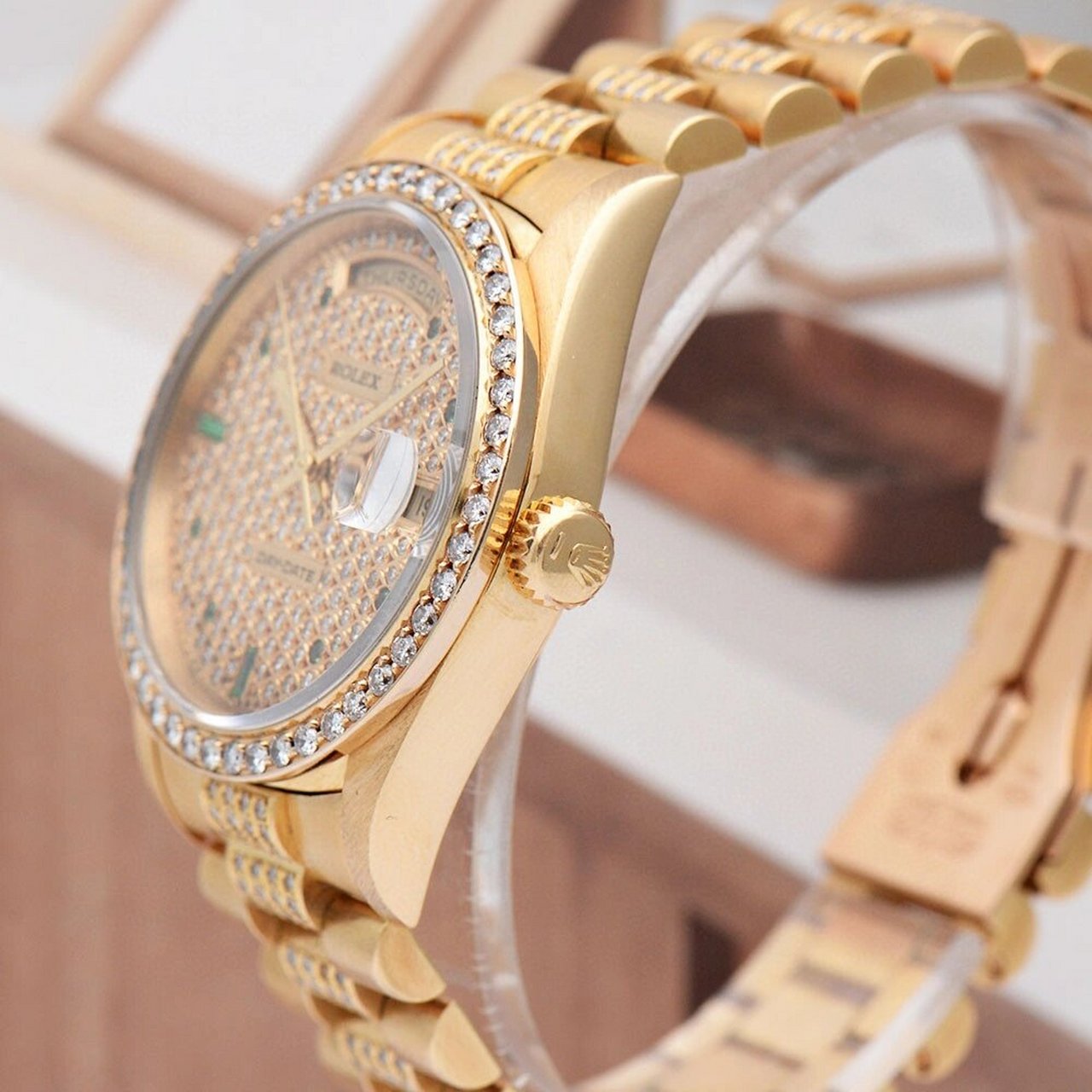 劳力士后镶钻满天星绿宝石金劳 劳力士 星期日历型 自动机械男表 型号