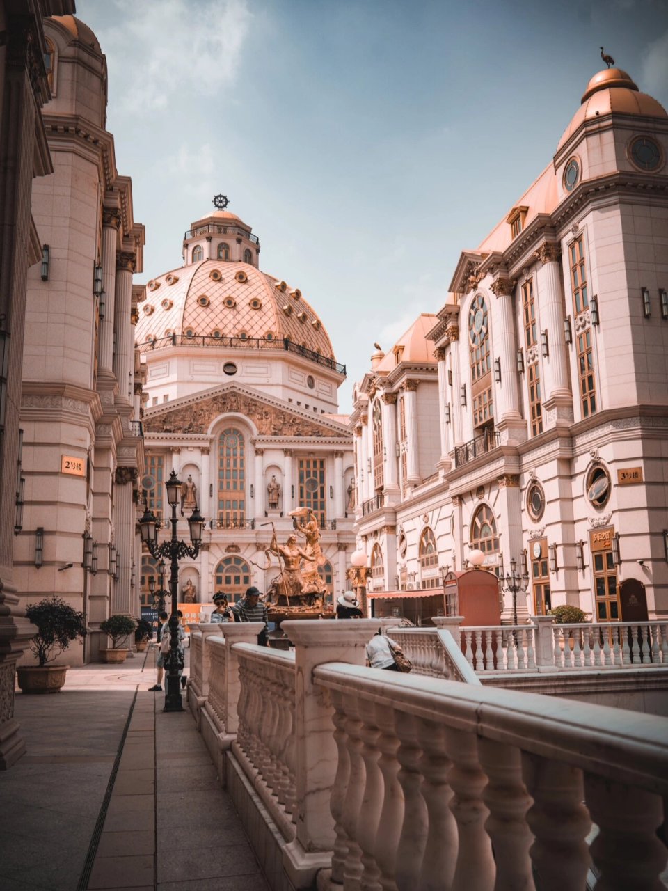 上海魔都欧式小镇中欧街🏰记得来打卡～ 🏰一个被雪藏在「沪」的