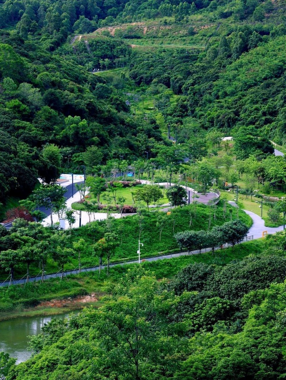 雪竹径公园|山水公园|附游玩地图 雪竹径公园位于坂田雪象,地铁10号线