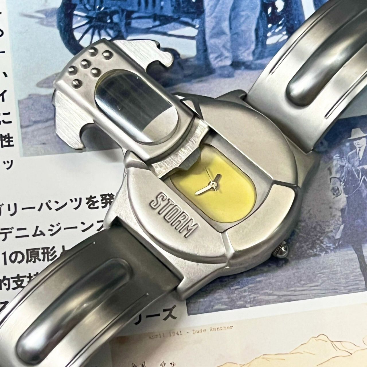 storm划片手表 造型很未来前卫