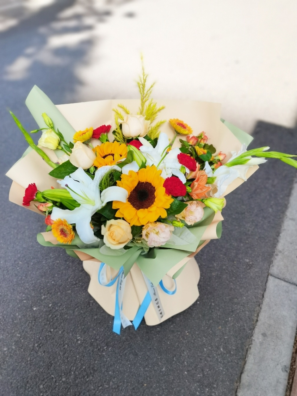 生病探望慰问花束男士花束 生病时是我们最脆弱的时候,还好身边有可以