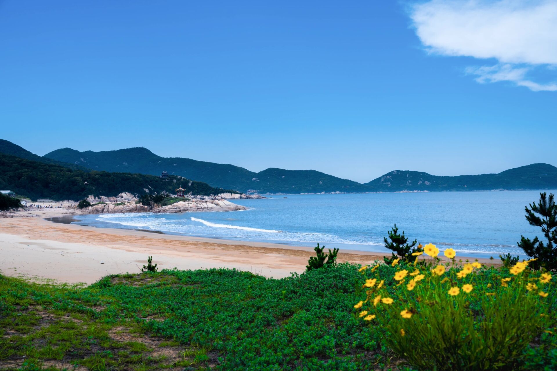 去普陀山感受山海交融,雄伟秀丽的南海观音大像 ,普陀山的门票可以两