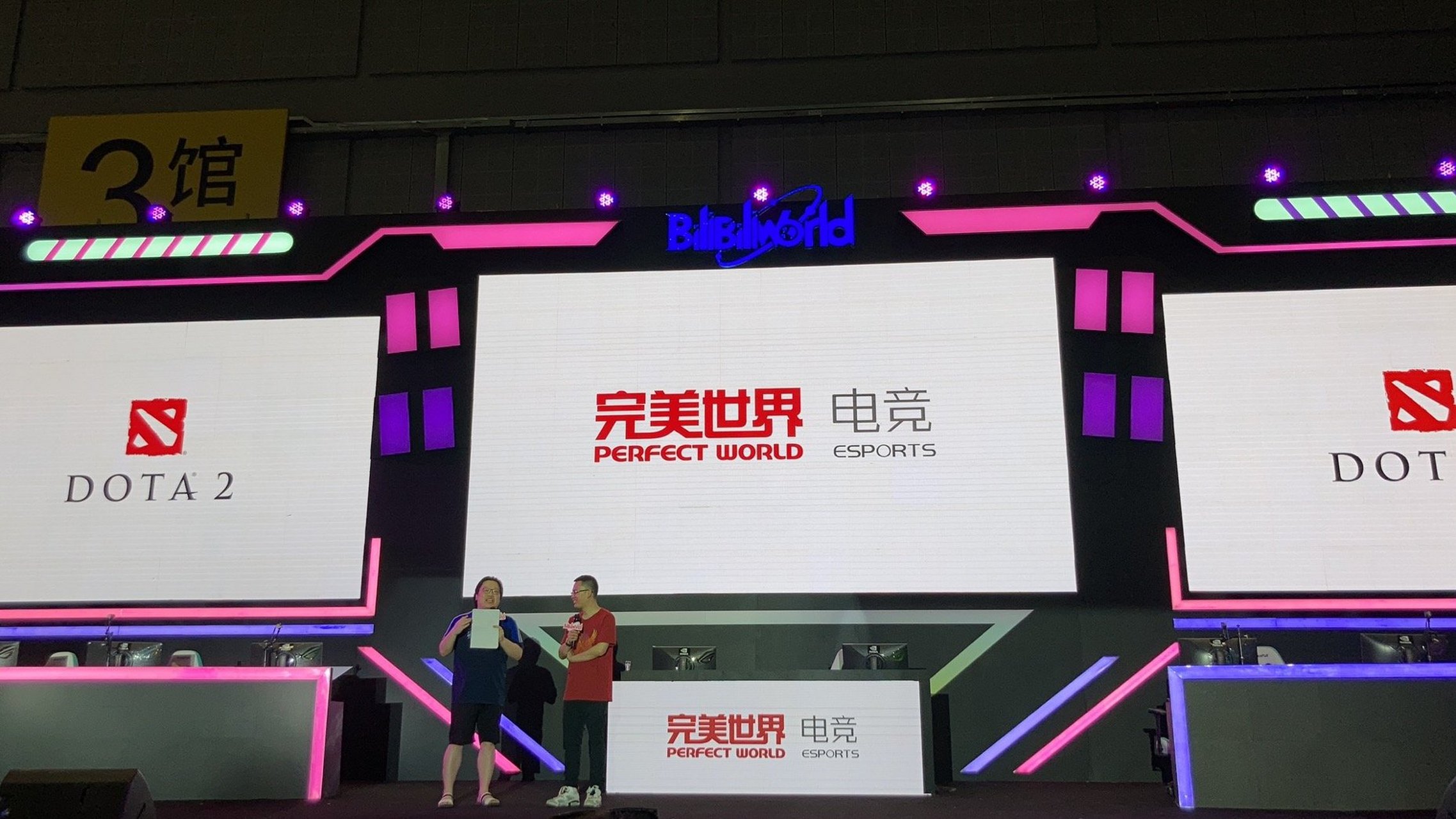 dc老师和自由基开始上电竞舞台跟水友们互动啦