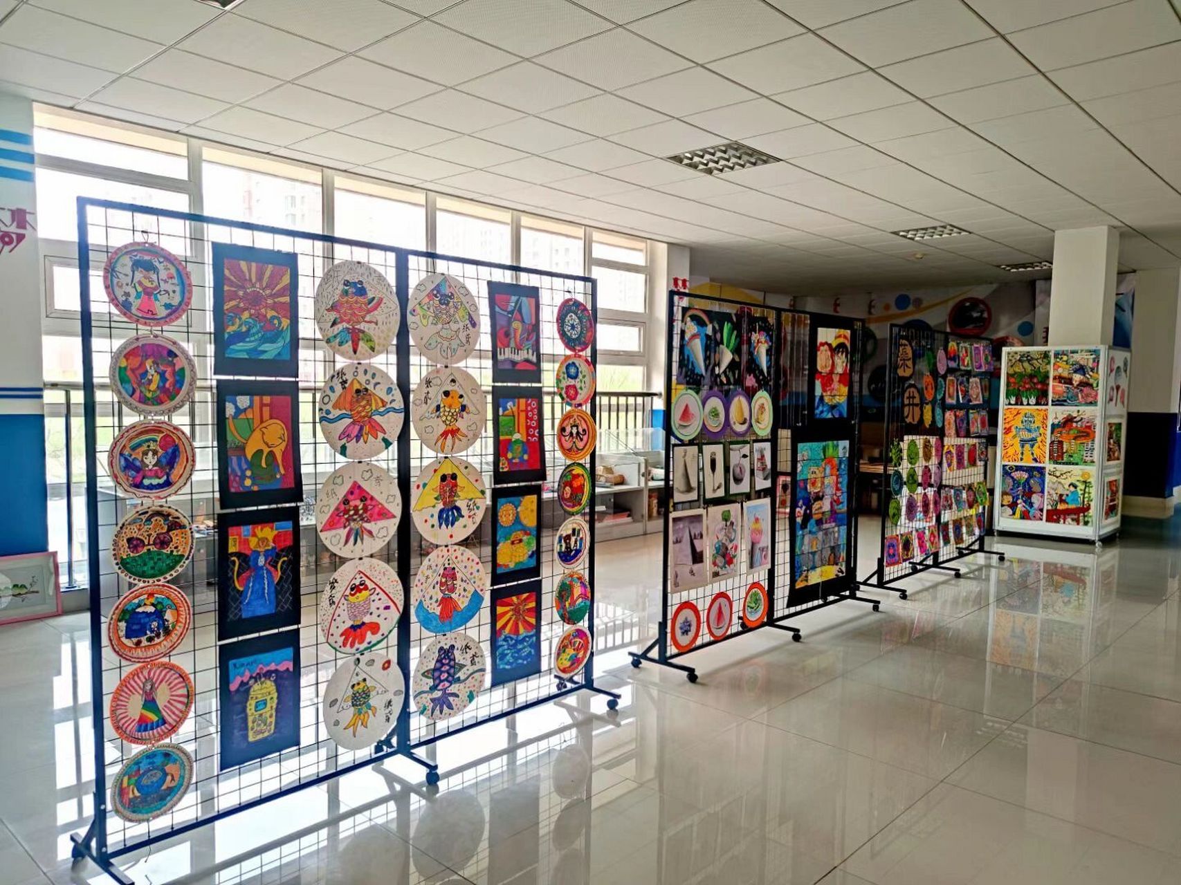 美术艺术长廊布展 真是要一个星期一个展的节奏啊a传统文化与课后服务