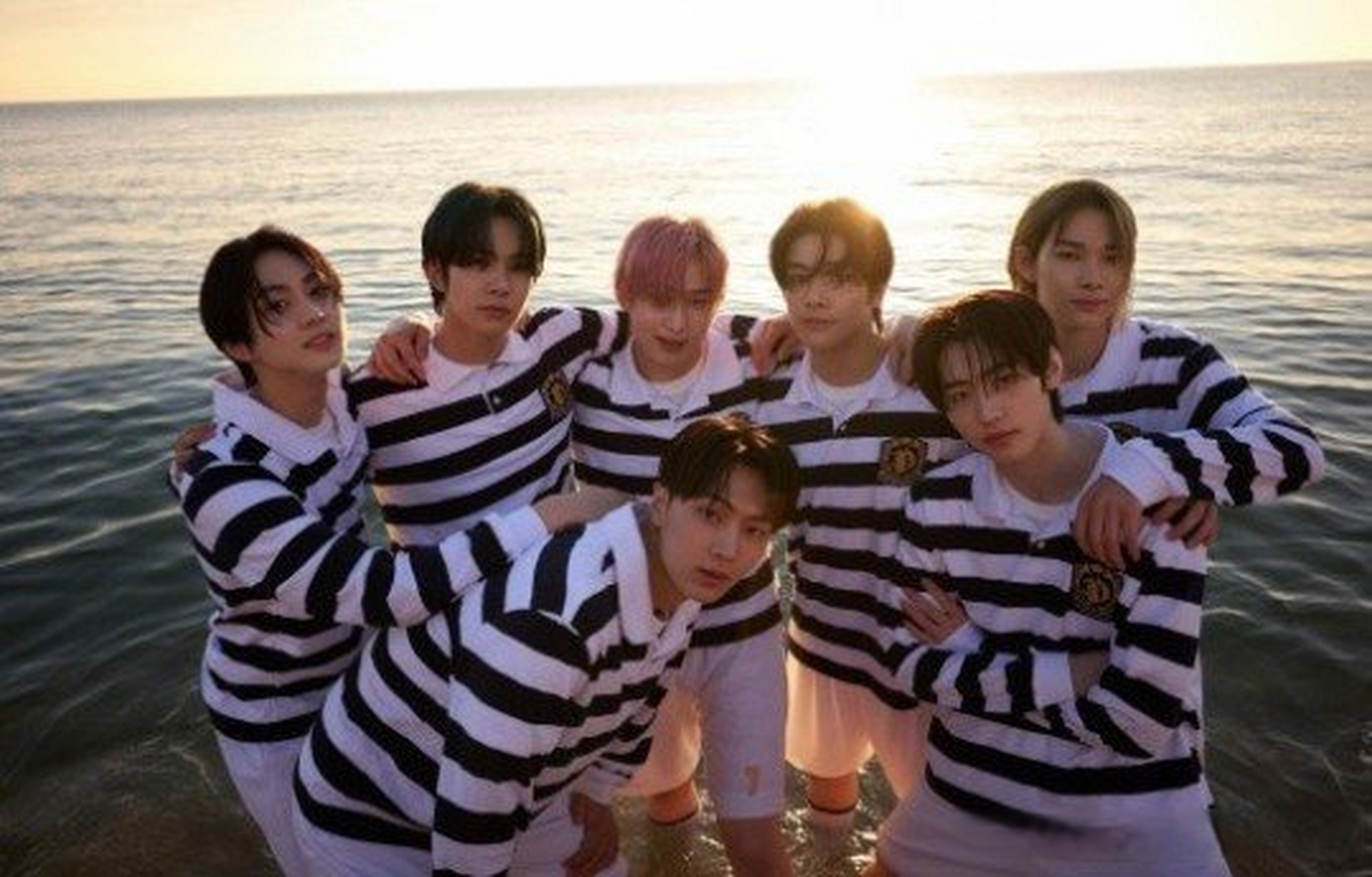 enhypen# 12日发行的正规一辑《tamed-dashed》以12万张销量登上日本