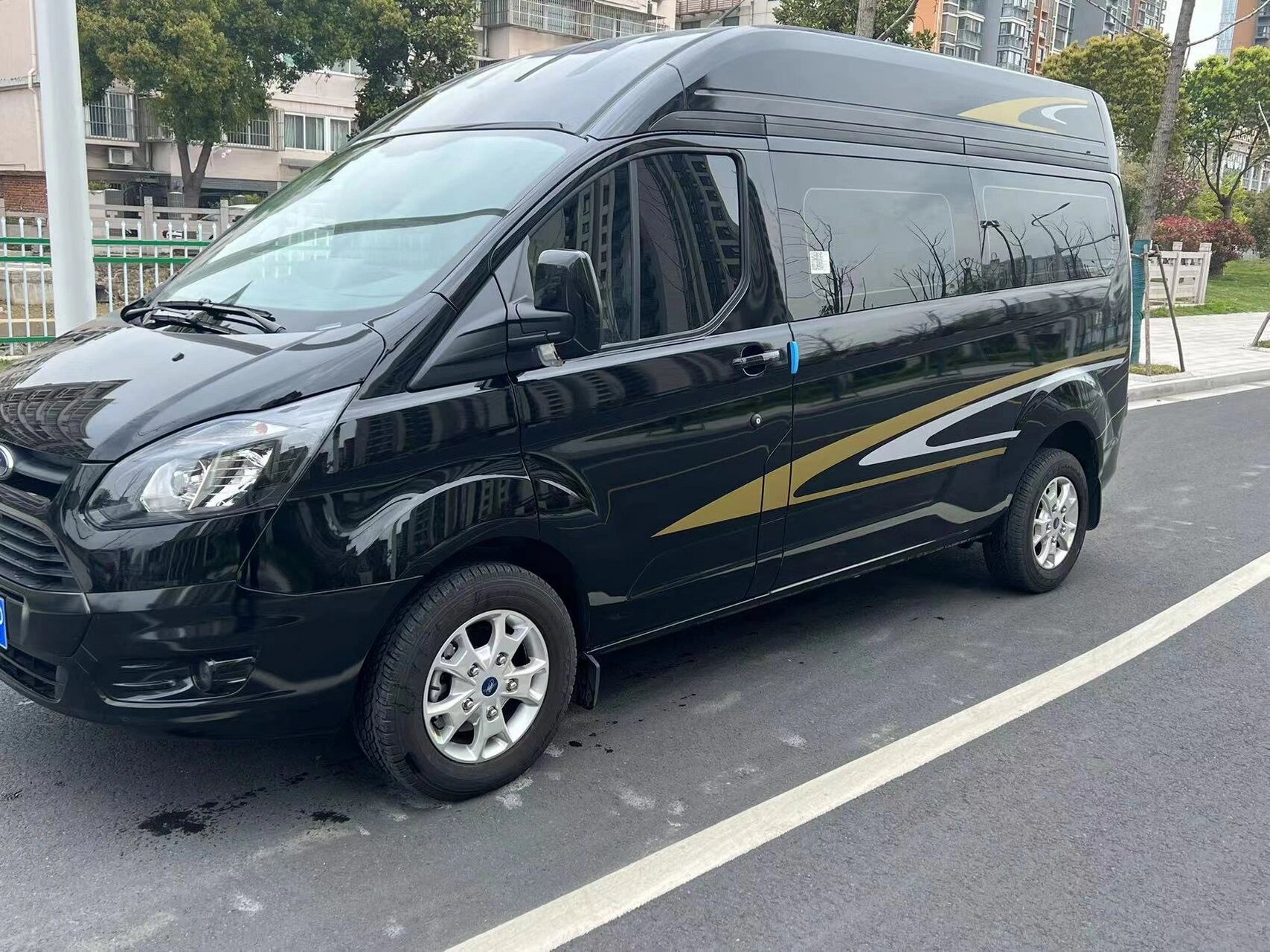 98想要在扬州租车71还不知道选什么车71 当然是福特全顺9座商务