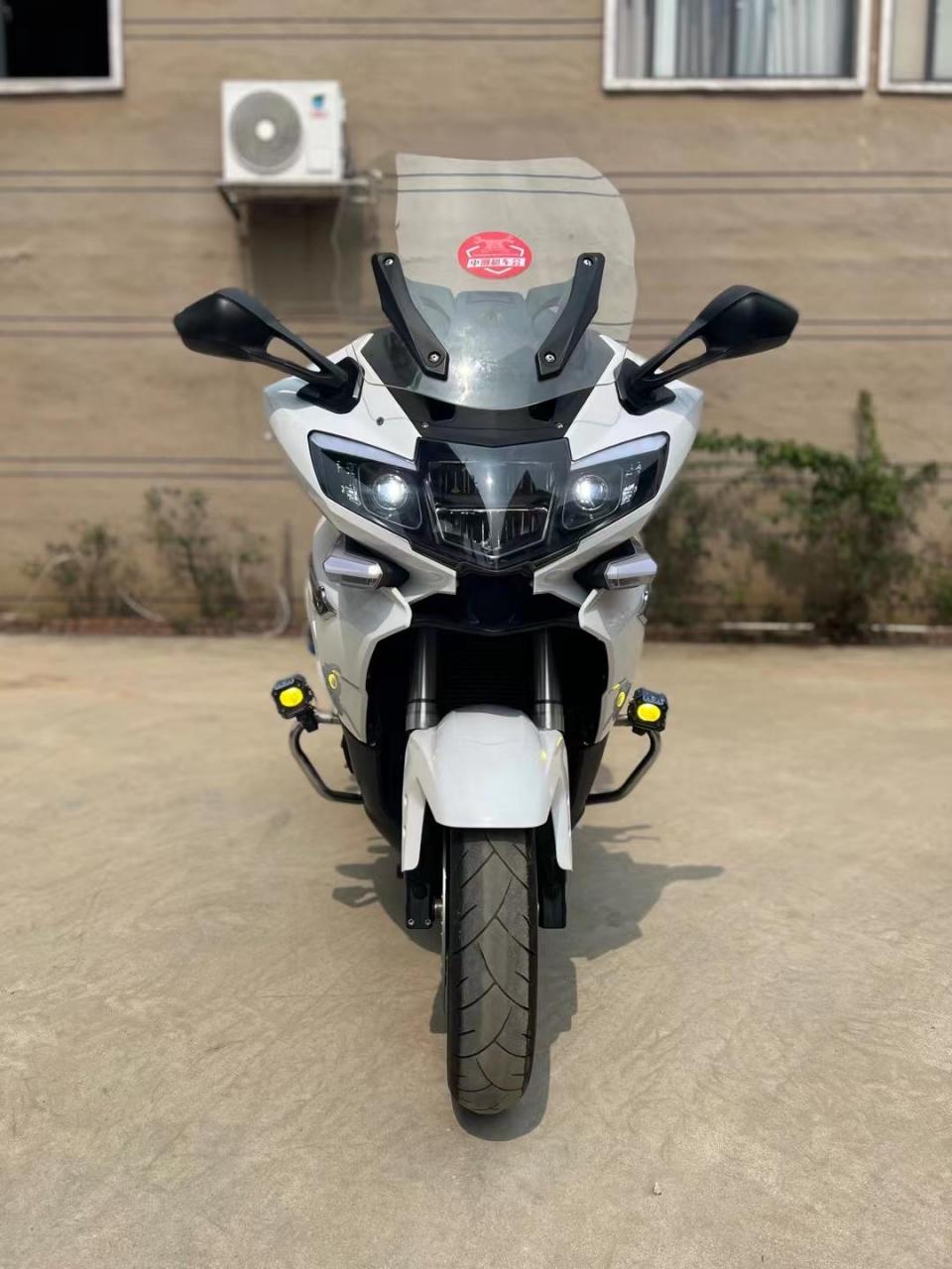 22年上牌贝纳利黄巡1200gt,安全行驶12000公里,加装护杠,夏德尾箱