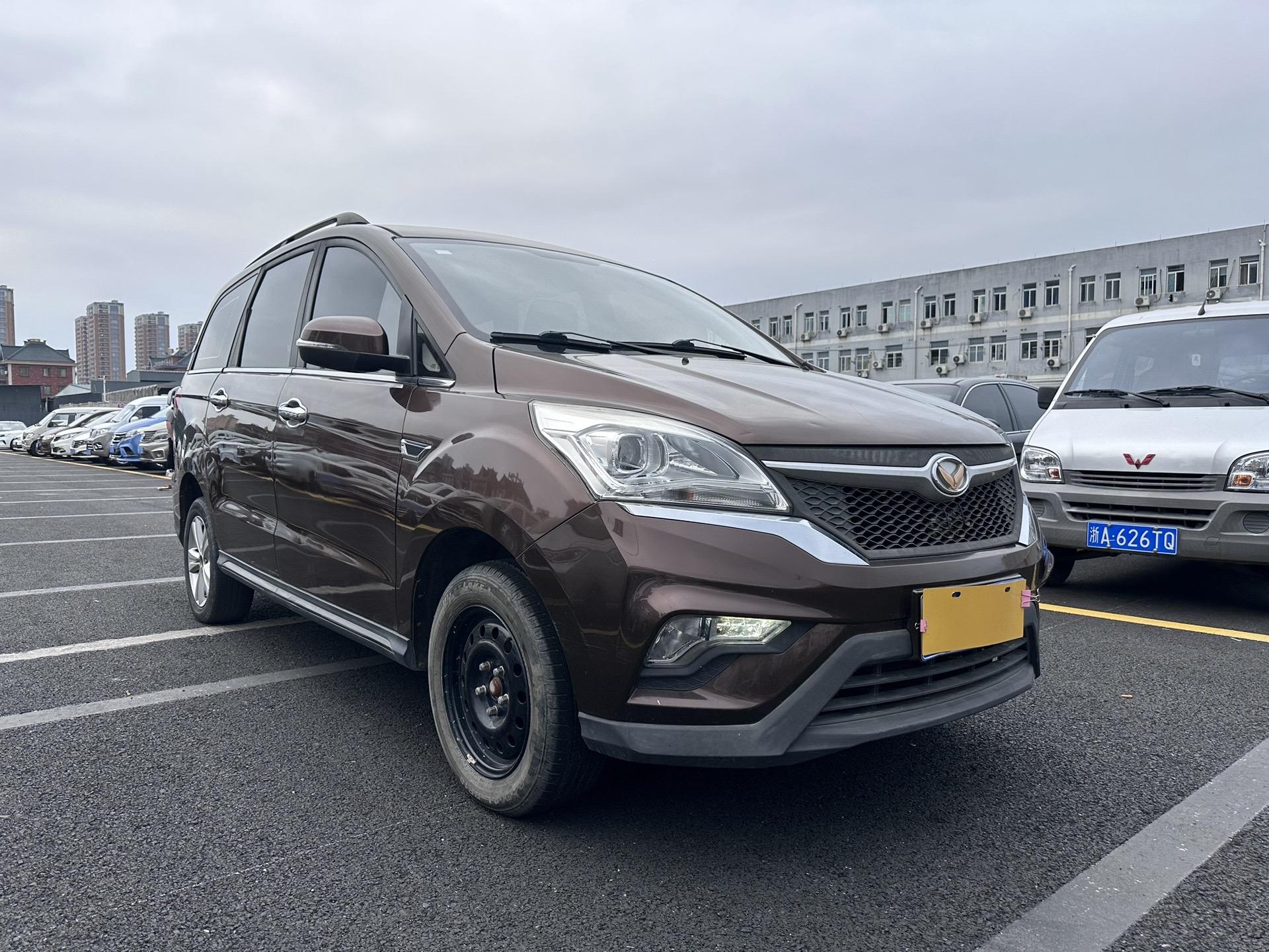 发家致富车,七座北汽幻速h3豪华商务车,2016年2月上牌,1.