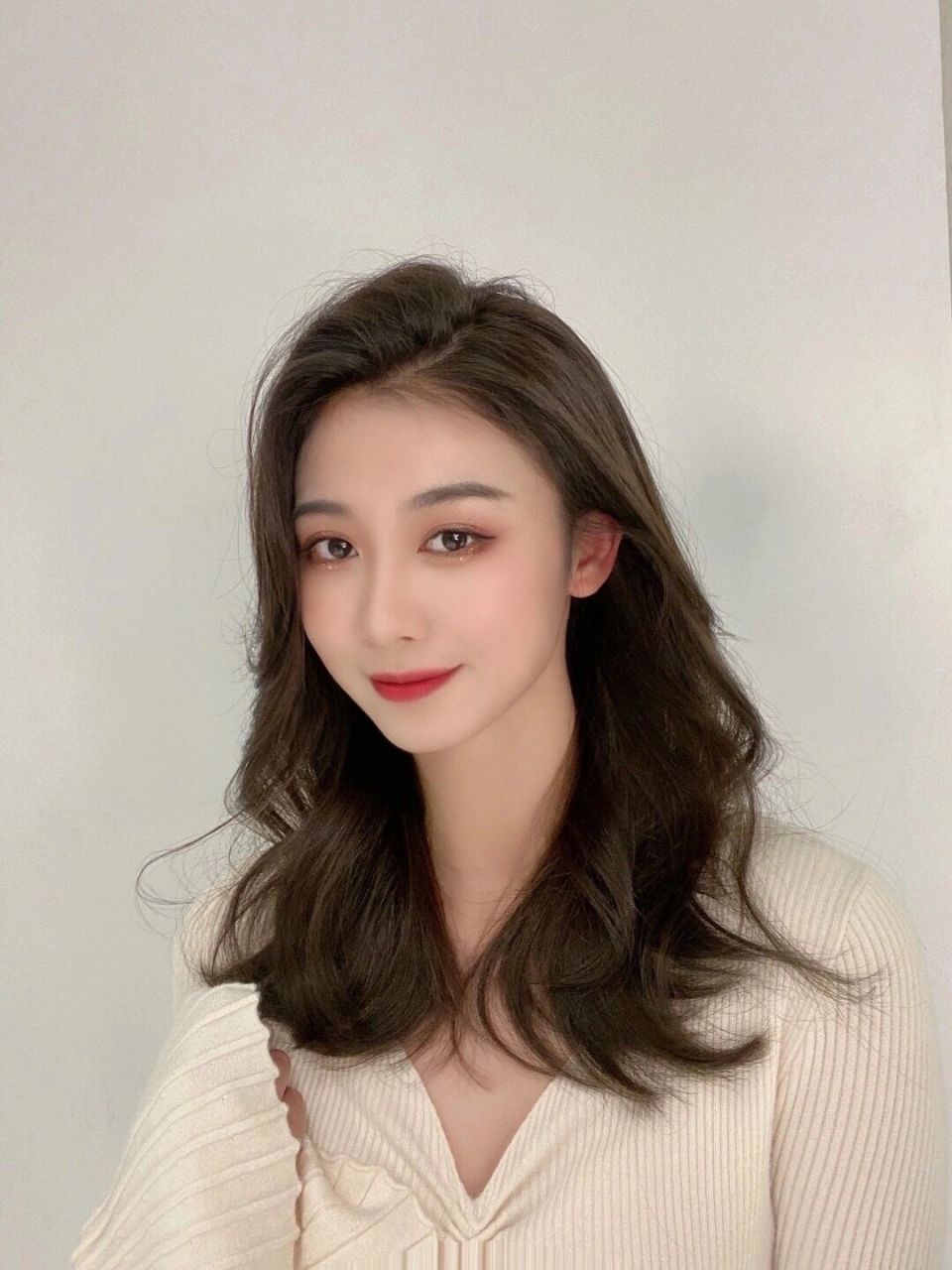 韩系中长发慵懒卷发 | 蓬松瘦脸免打理烫发 韩系中长发慵懒卷发,蓬松