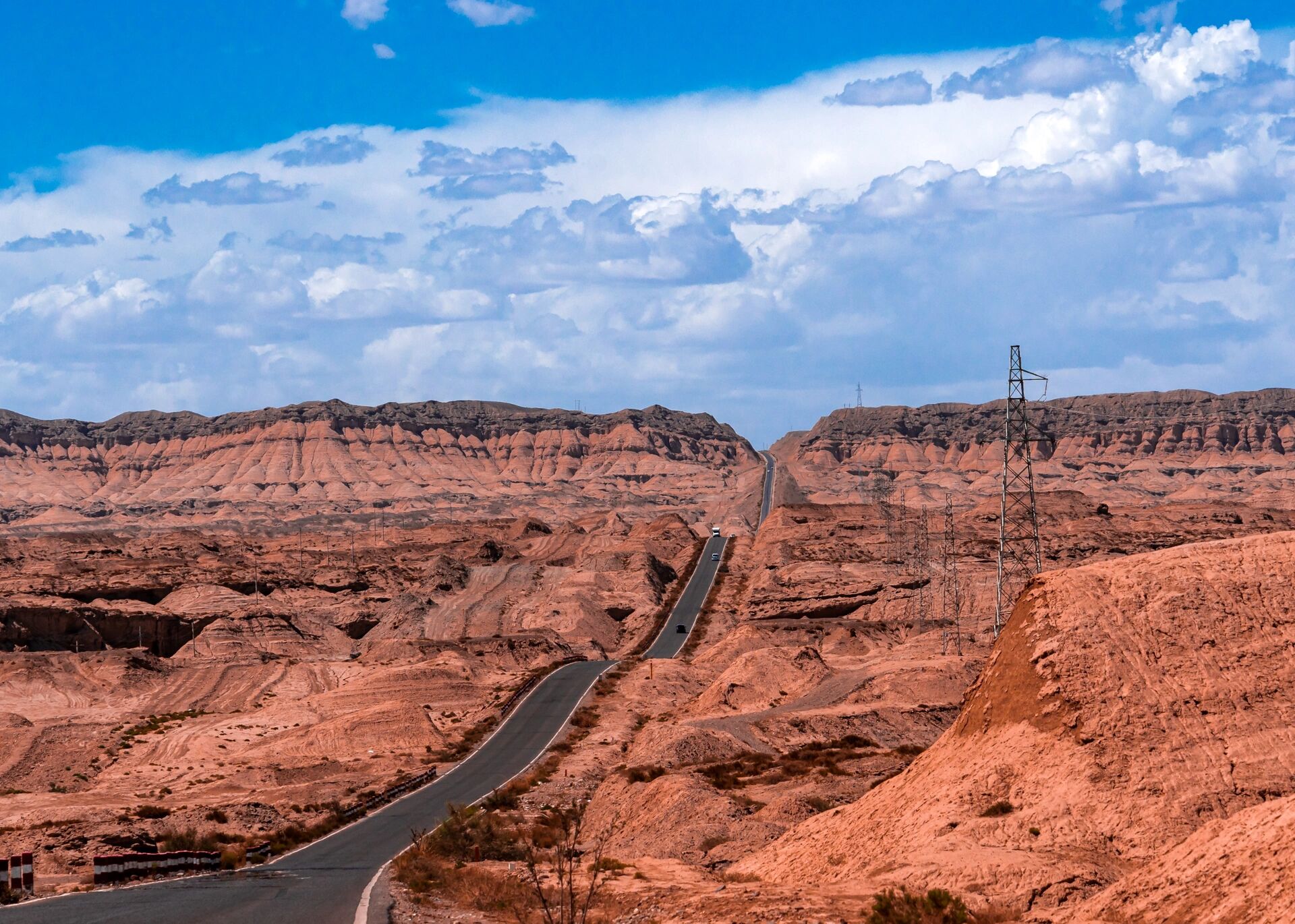 p7是真实颜色,请勿相信网上后期过的照片 轮克公路很直有七八个上下坡