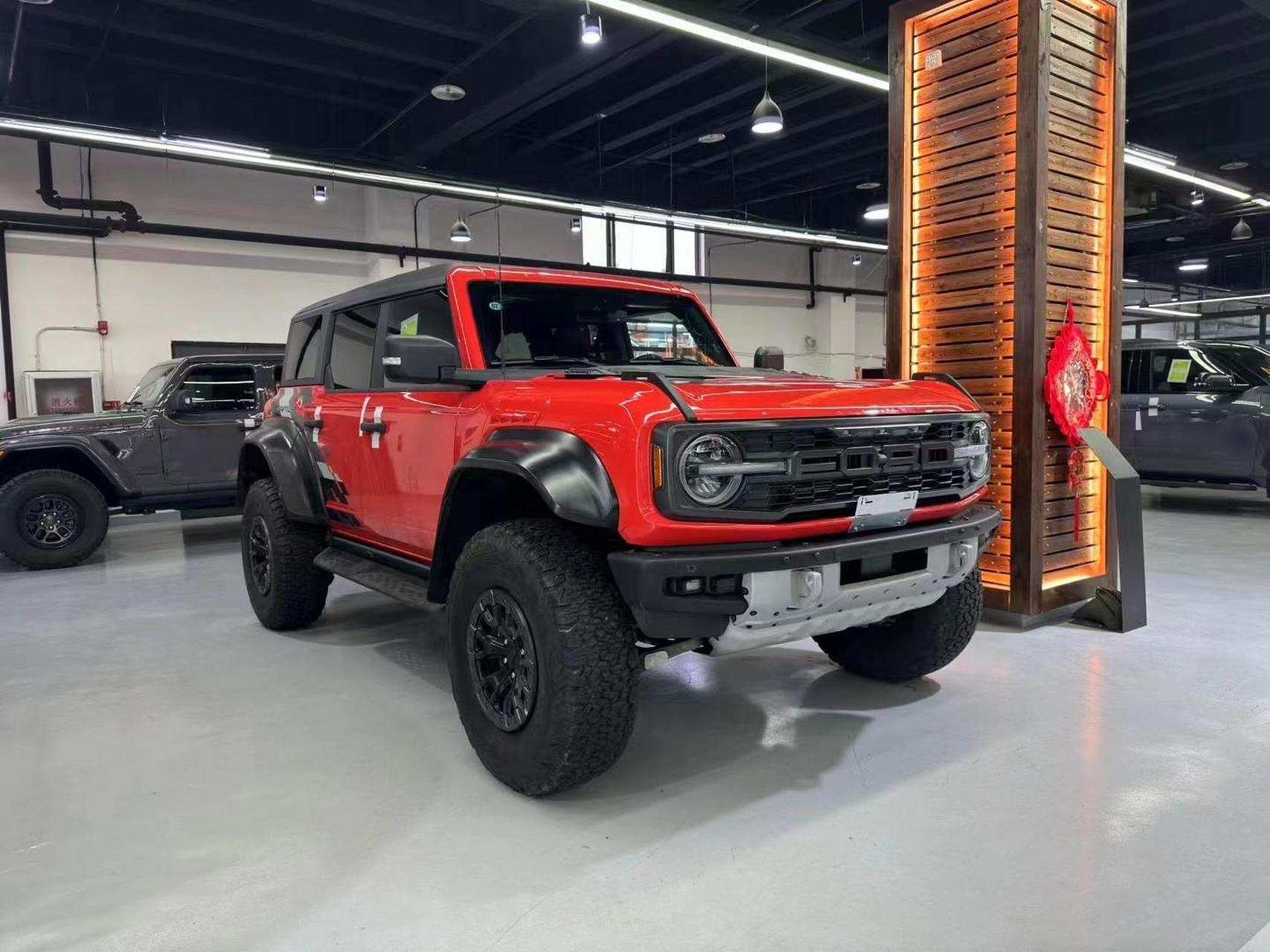 23款福特烈马猛禽{满配} 颜色:橙黑    配置:374a豪华包,座椅包,防脱