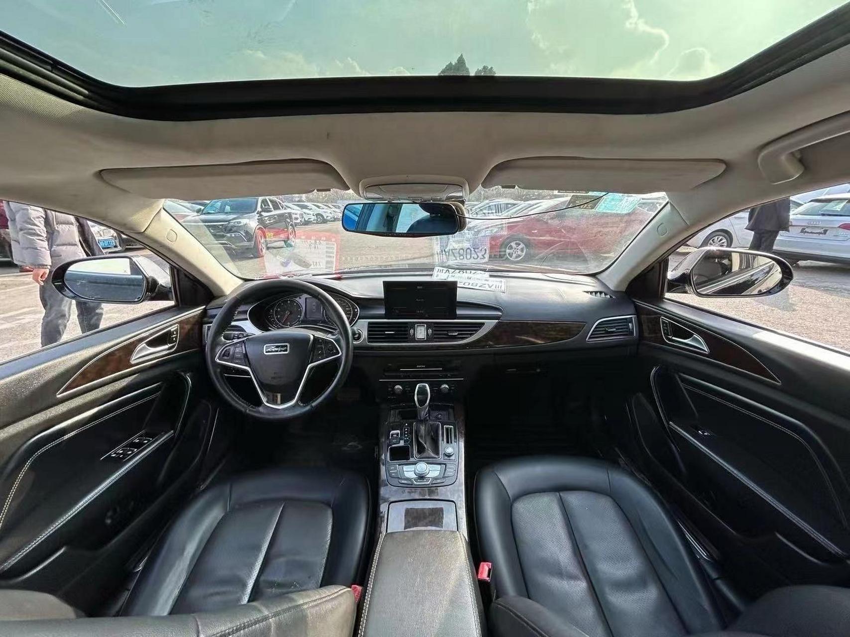 自动挡带电吸门  众泰z700,1.