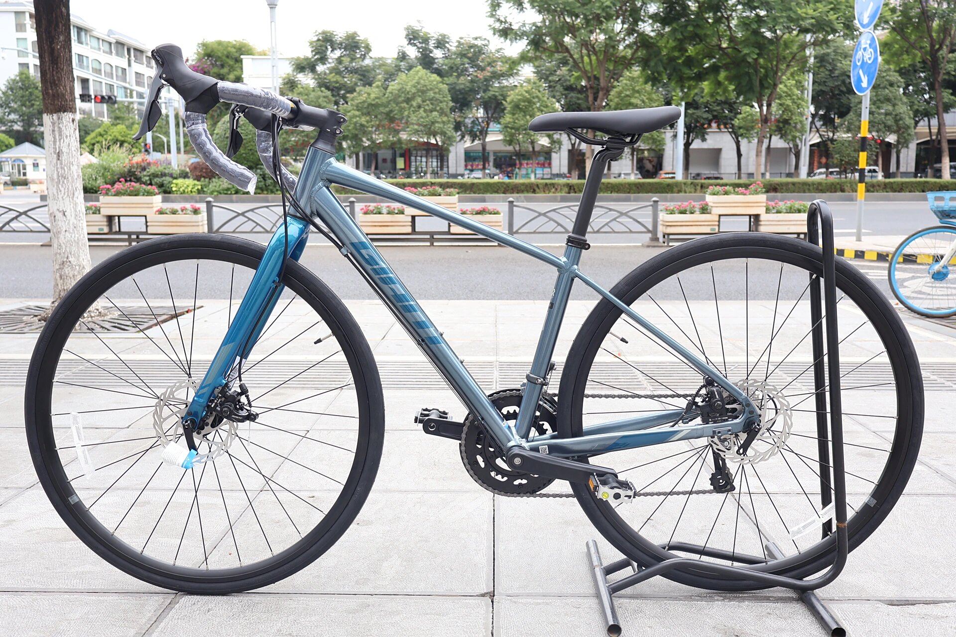 捷安特弯把公路车 speeder d1～   	 好多朋友问的d1来啦～ 	 全铝