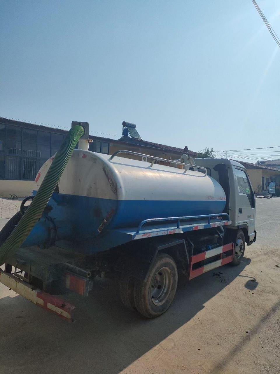 低价出售一台蓝牌3立方吸粪车.