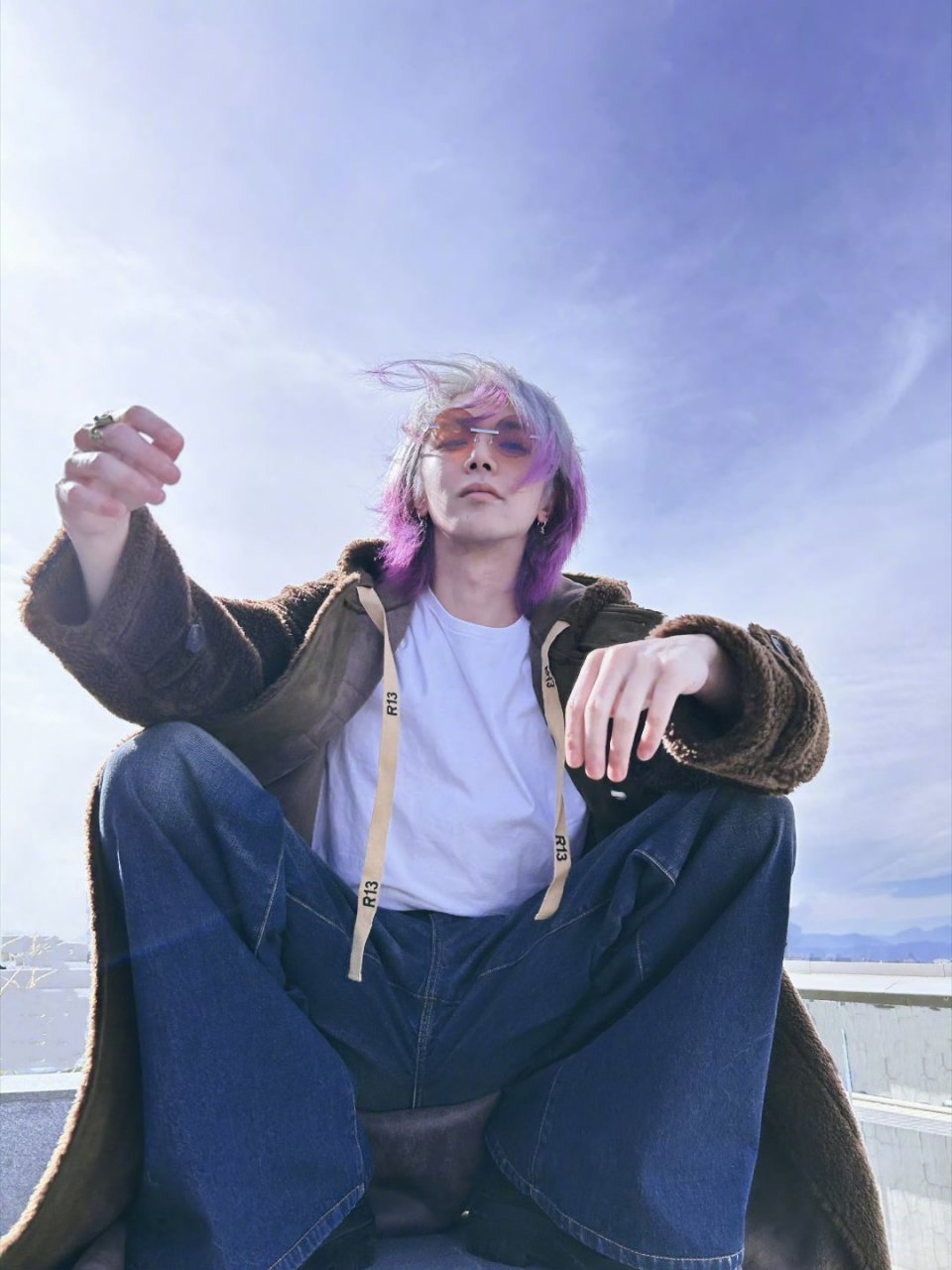 华晨宇发色银紫渐变华晨宇发色好酷华晨宇新发色是银紫渐变诶,好二