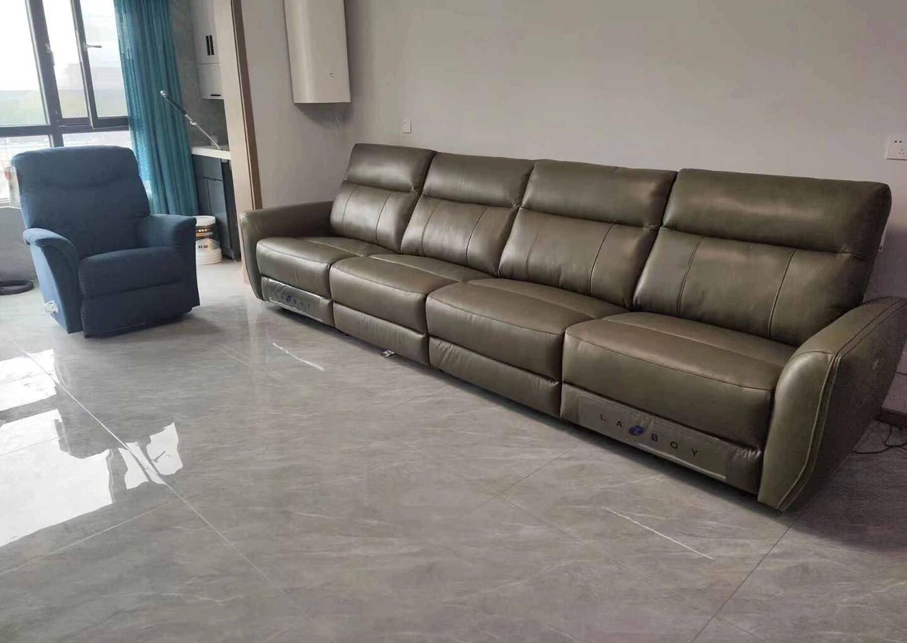 乐至宝还是芝华士 之前看到有说不差钱就乐至宝 可为啥我去实体店逛的