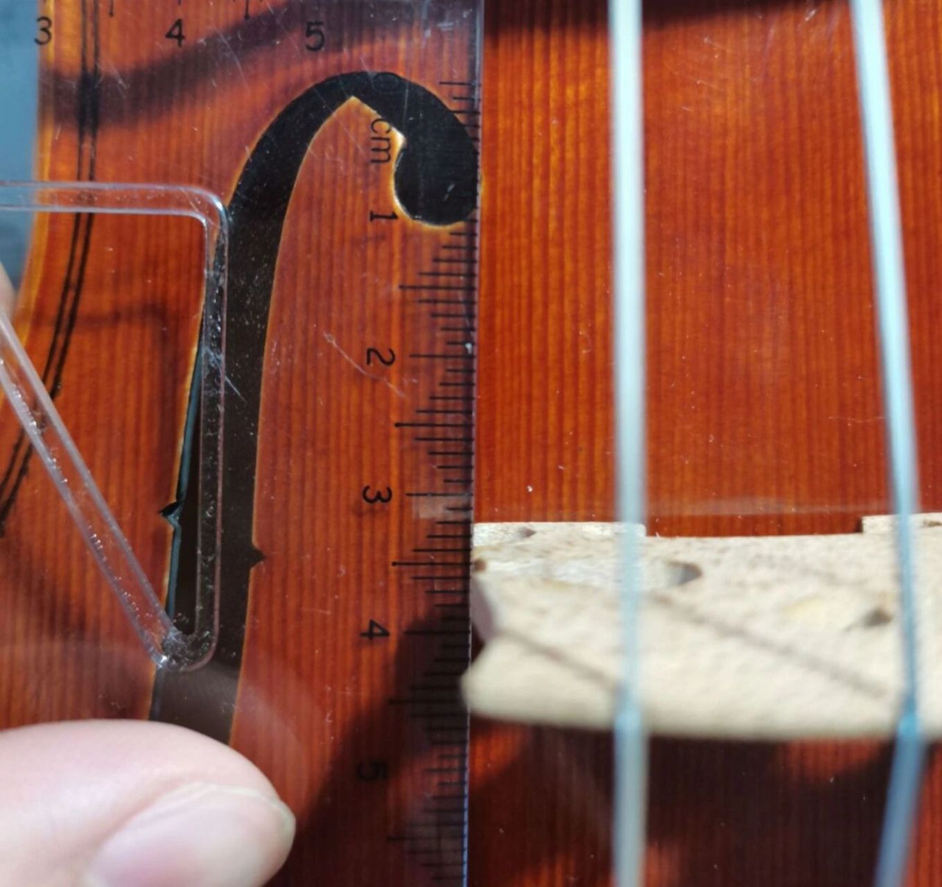 小提琴琴码一般放置在什么位置?