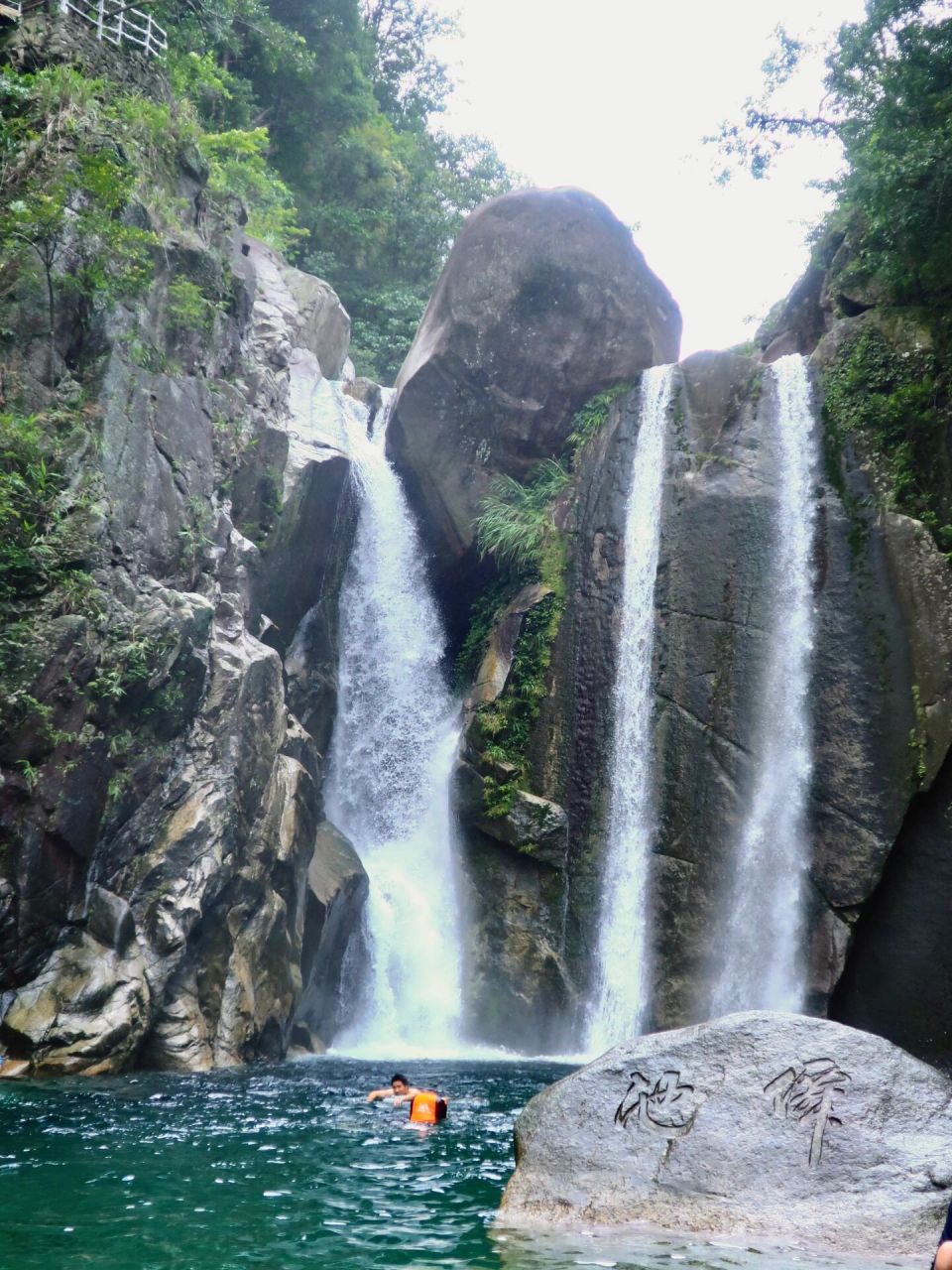 2米以下免费  08从柳州市区往返需要6h  三友瀑布景区点其实不大,跟