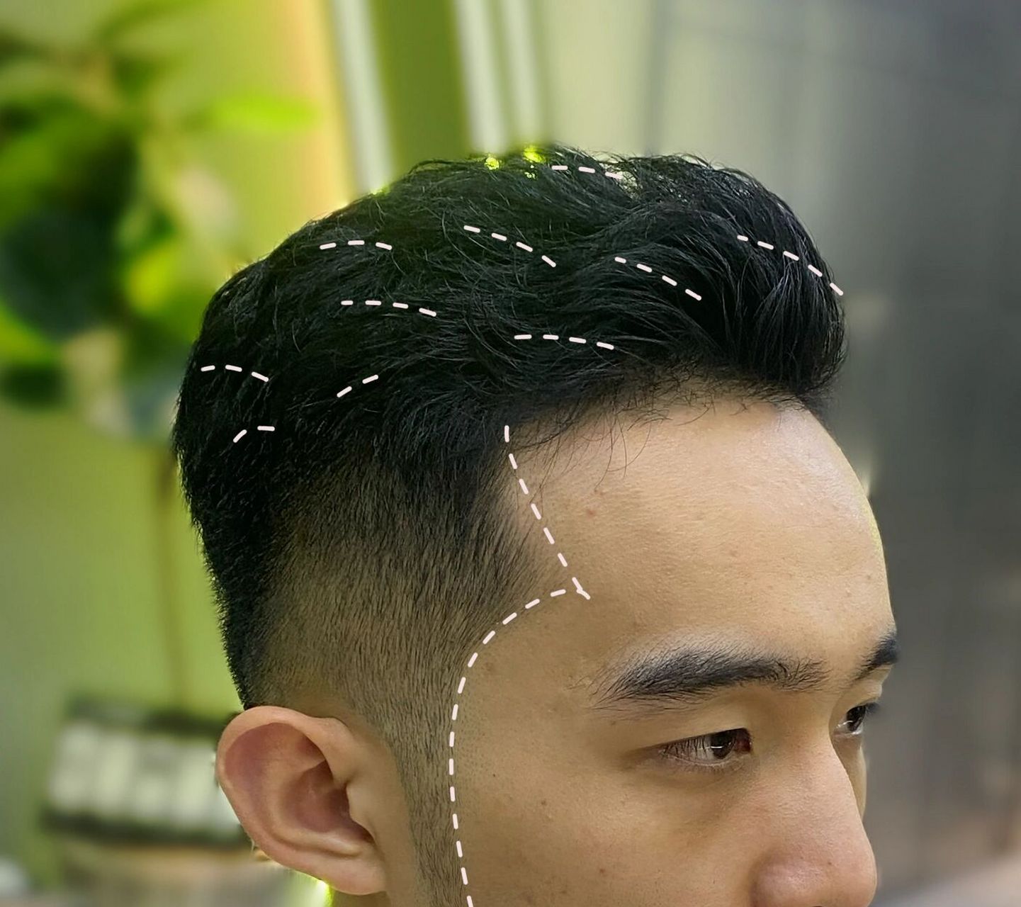 自然卷可以往后梳背头,这样就不会很毛躁,头发会顺很多