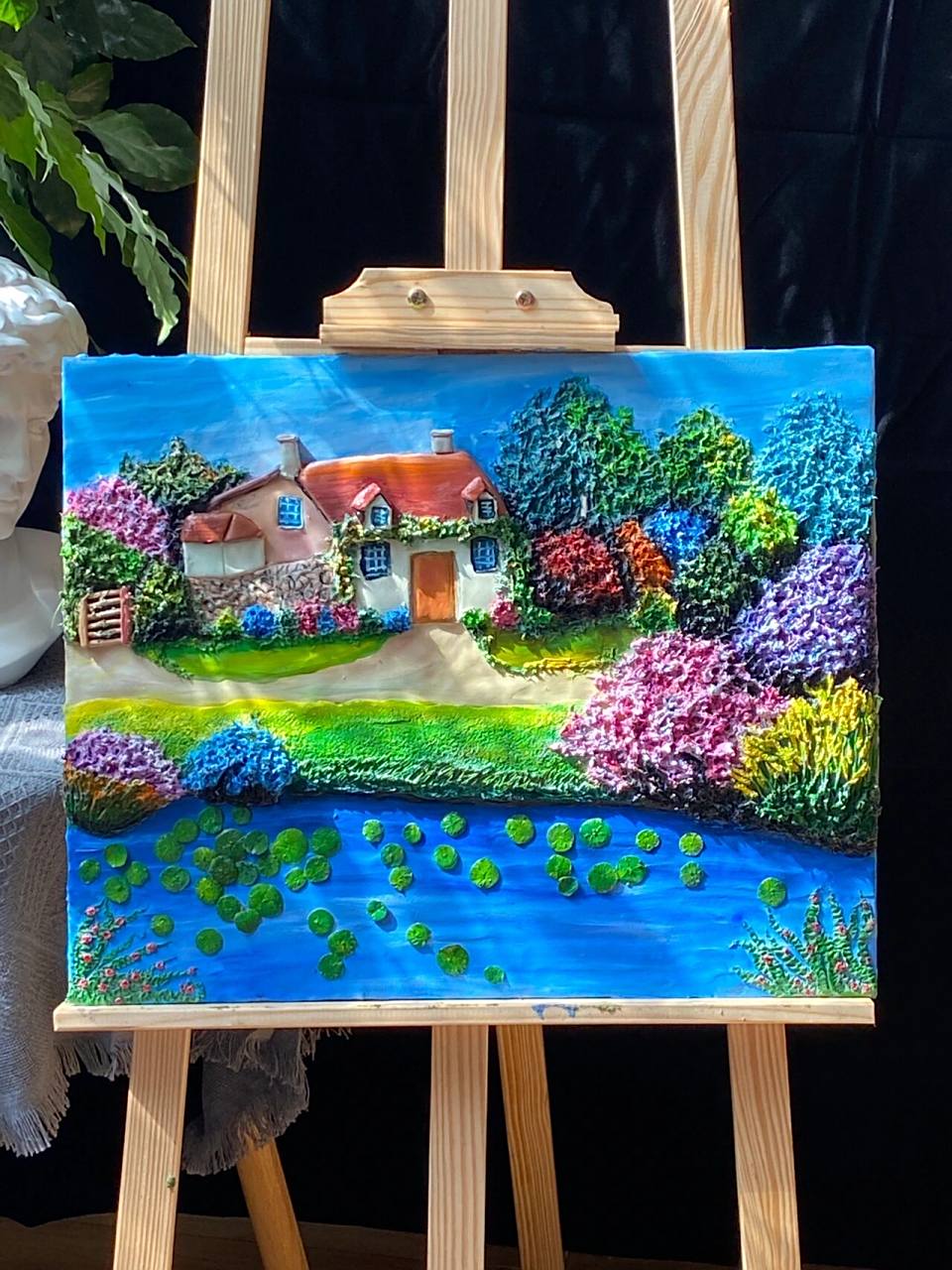 粘土浮雕画      浮雕简介 粘土是非常受小孩子欢迎的,它超轻,超柔,不