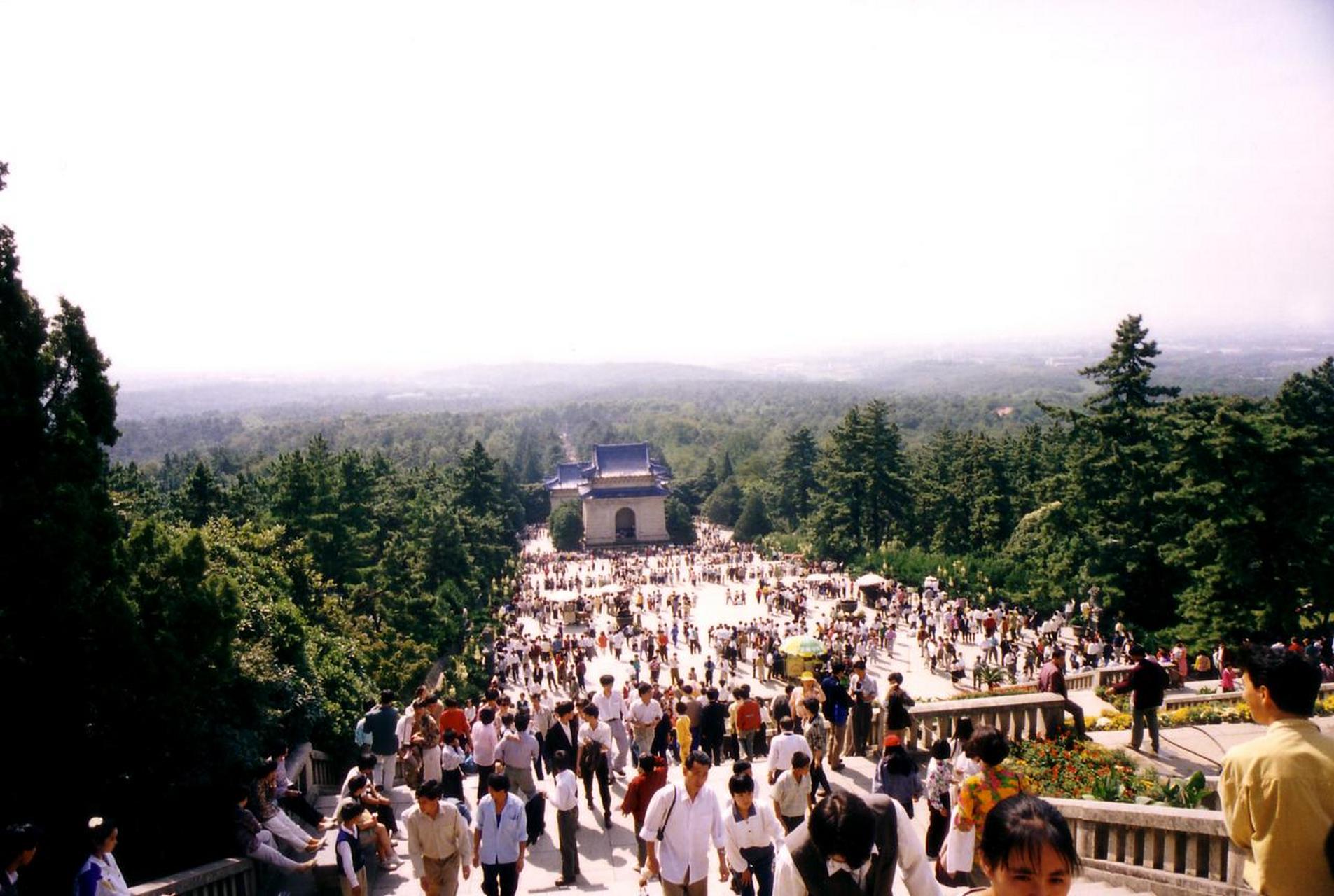 三十年前的1993年10月,南京中山陵盛况.